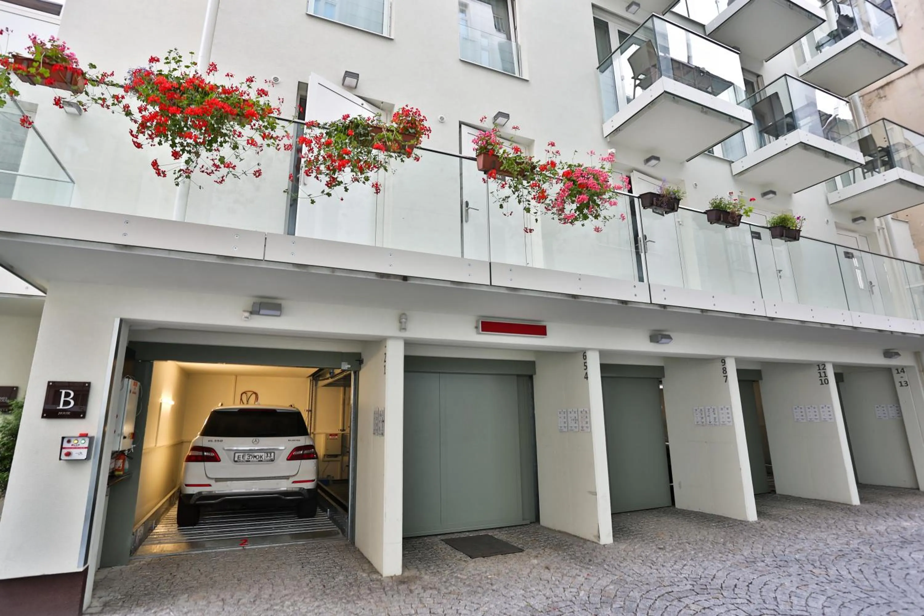 Facade/entrance in James Hotel & Apartments