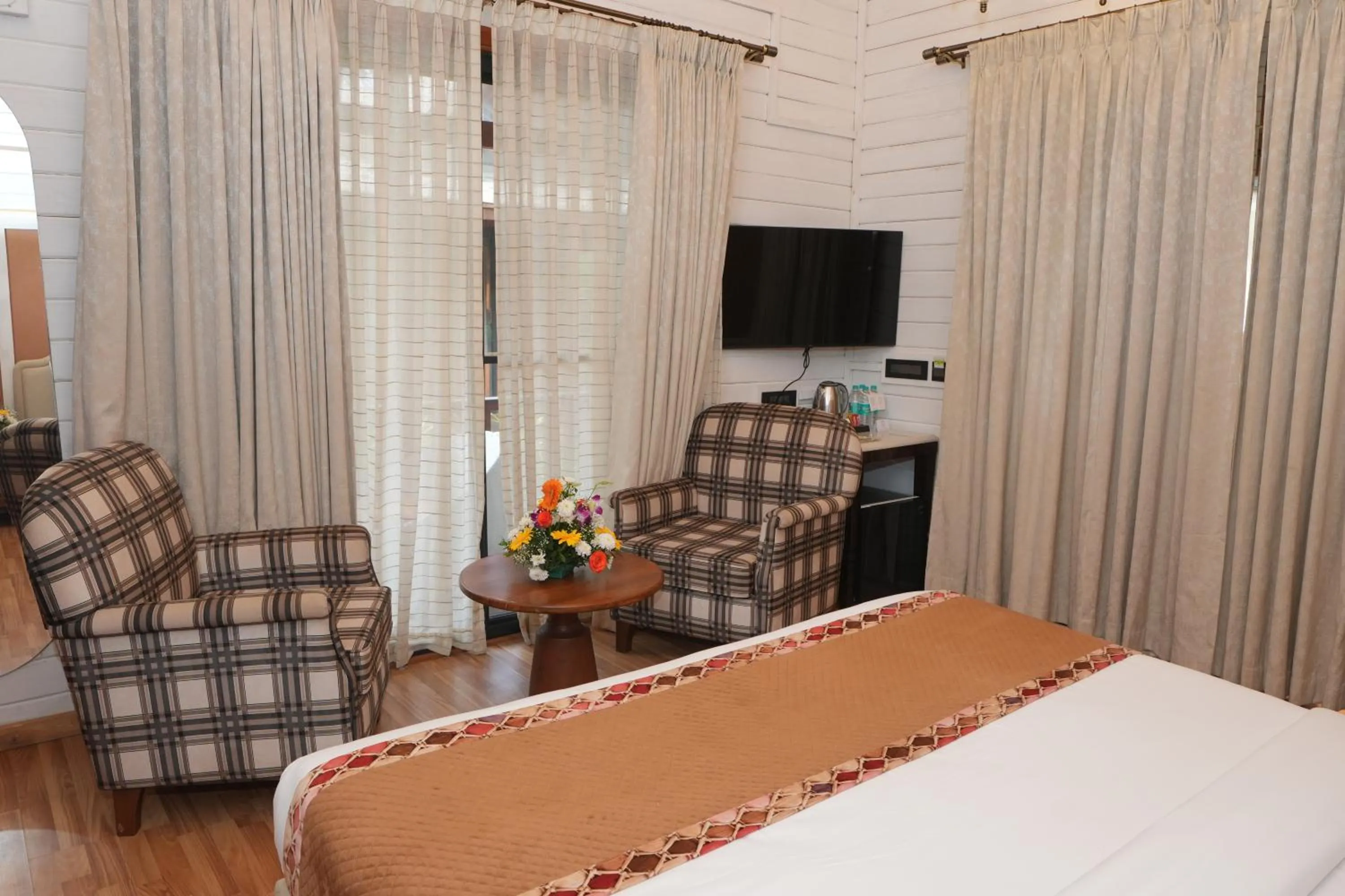 Bed in Foxoso Aaristo Baga Beach Resort