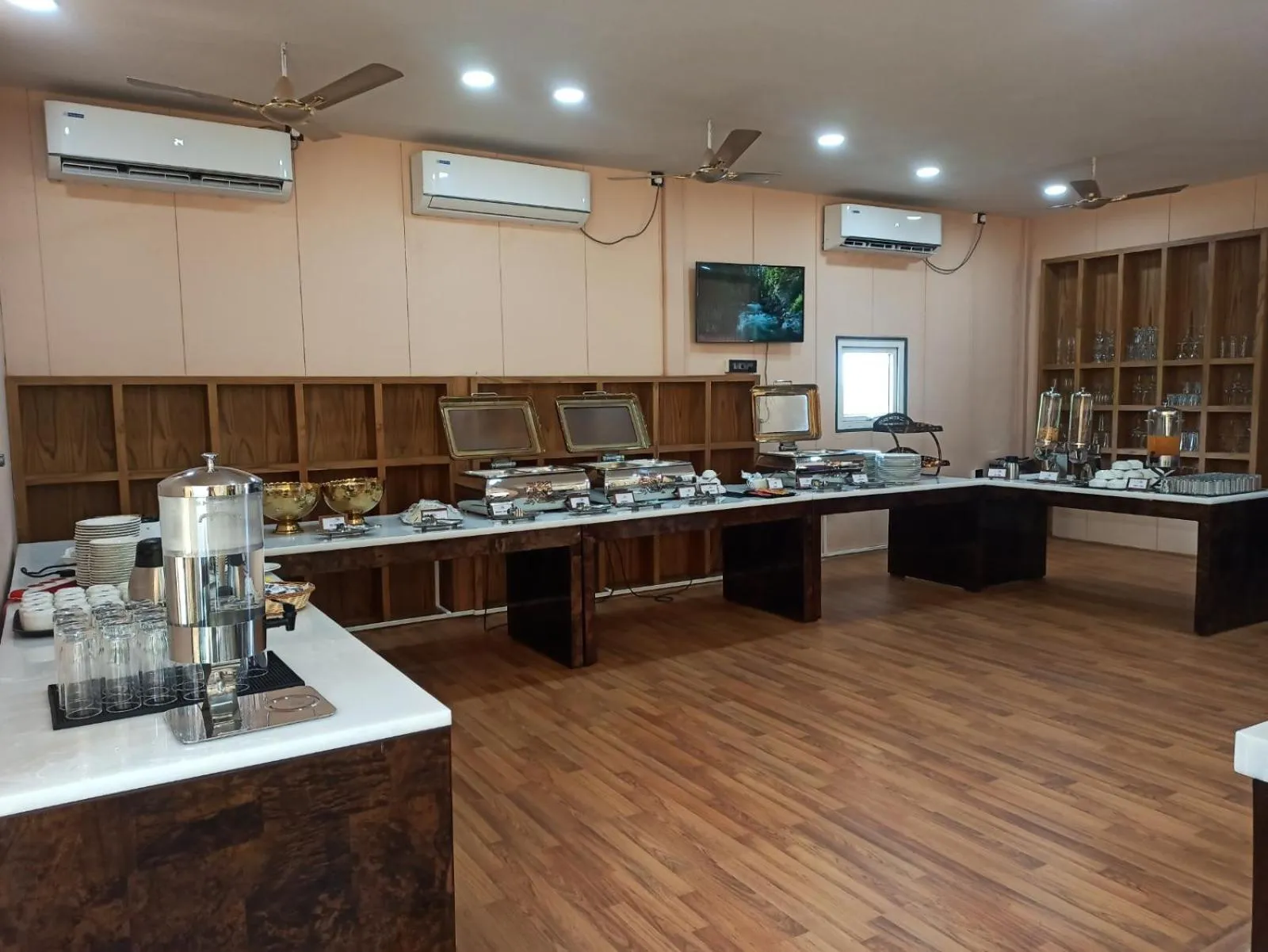 Buffet breakfast in Foxoso Aaristo Baga Beach Resort