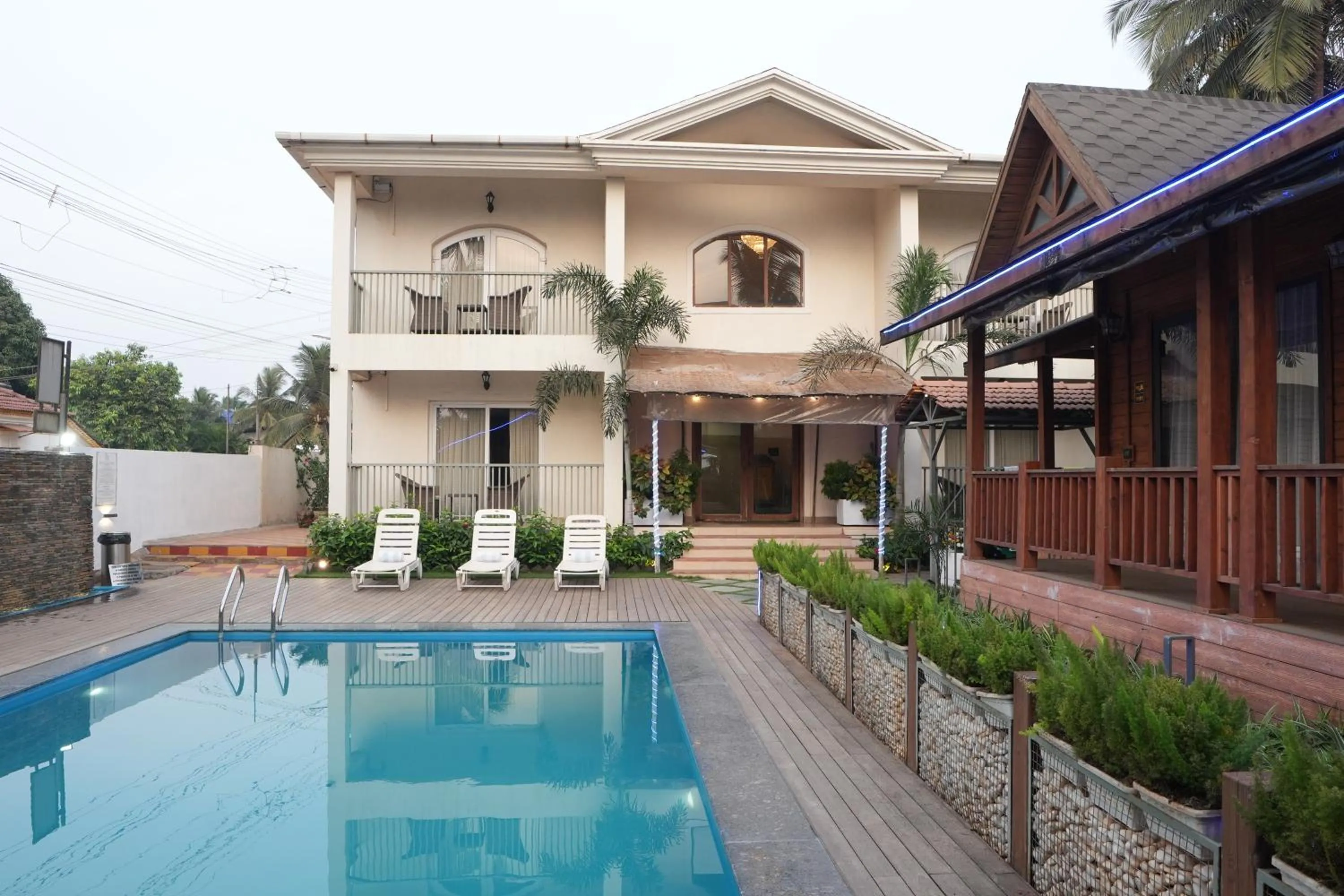 Foxoso Aaristo Baga Beach Resort