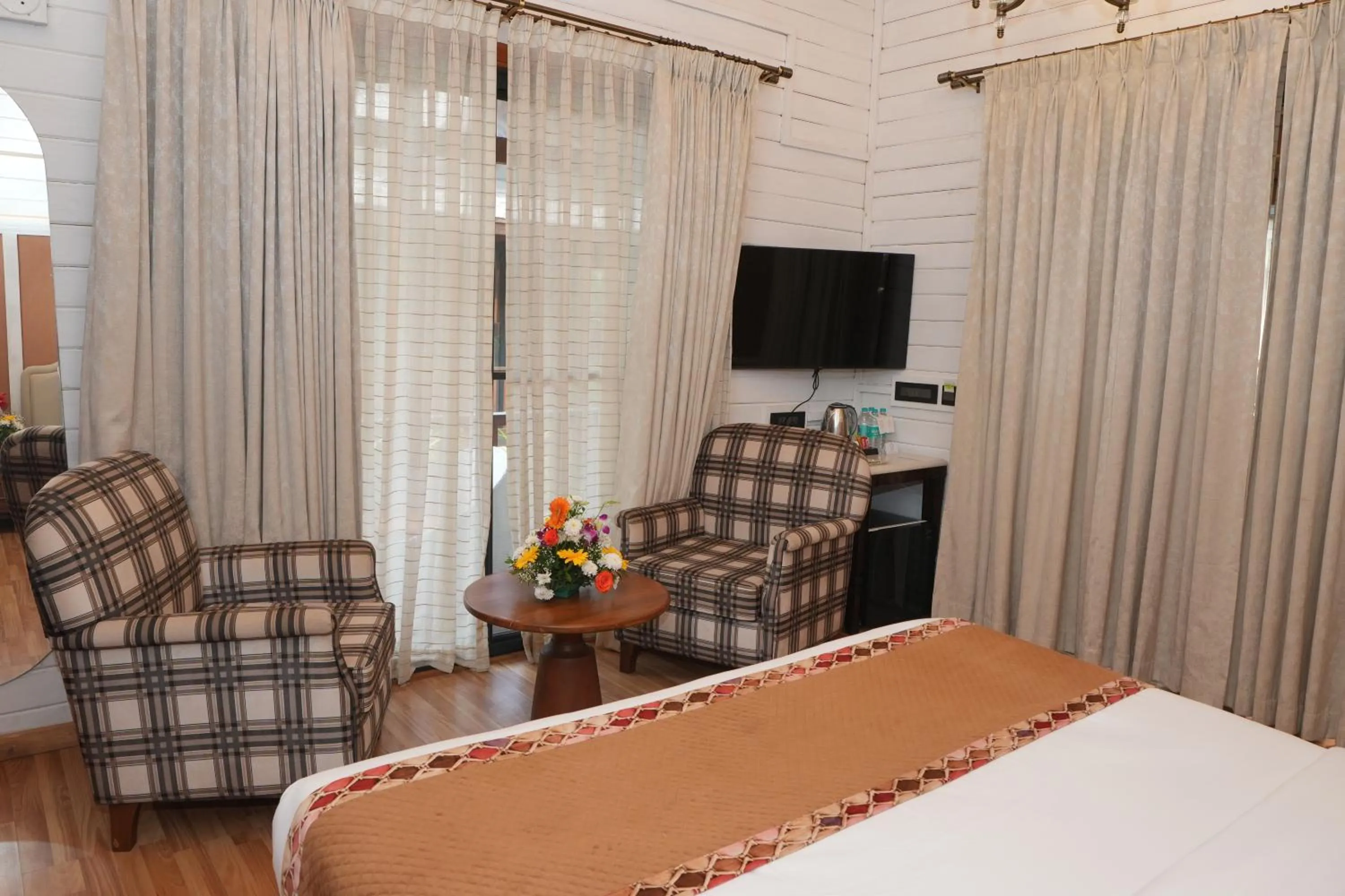 Bed in Foxoso Aaristo Baga Beach Resort