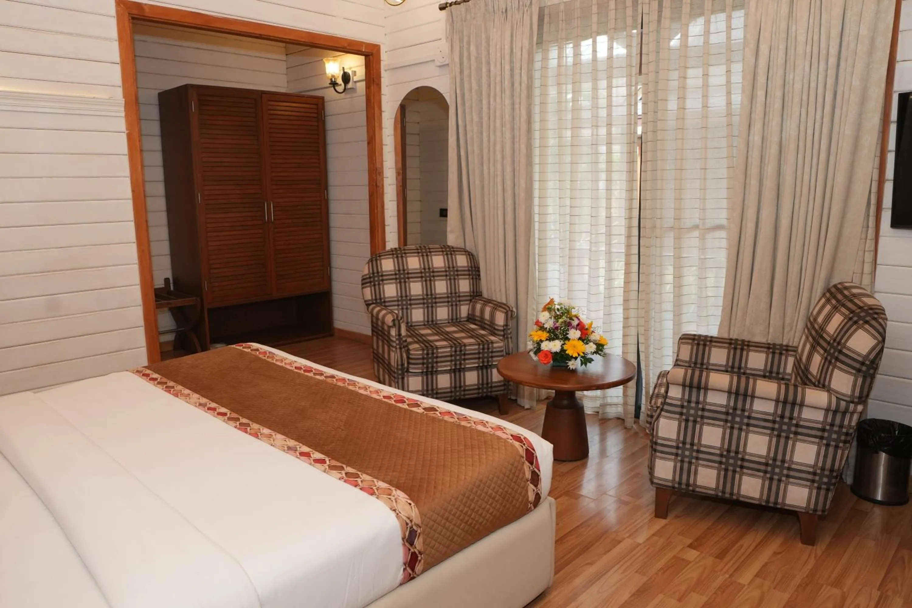 Foxoso Aaristo Baga Beach Resort