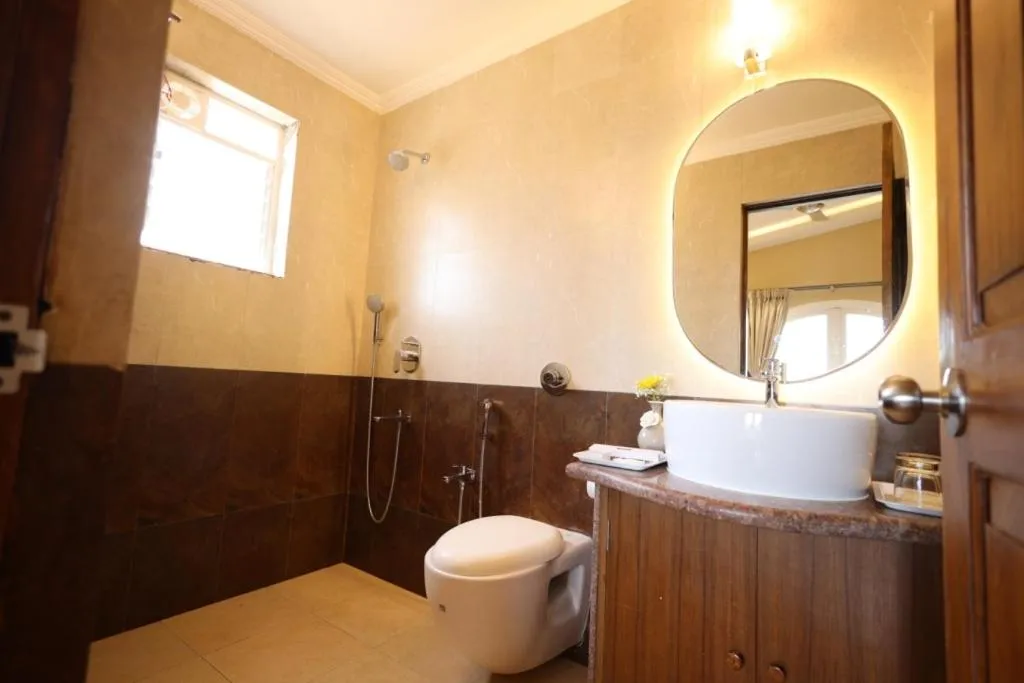 Bathroom in Foxoso Aaristo Baga Beach Resort