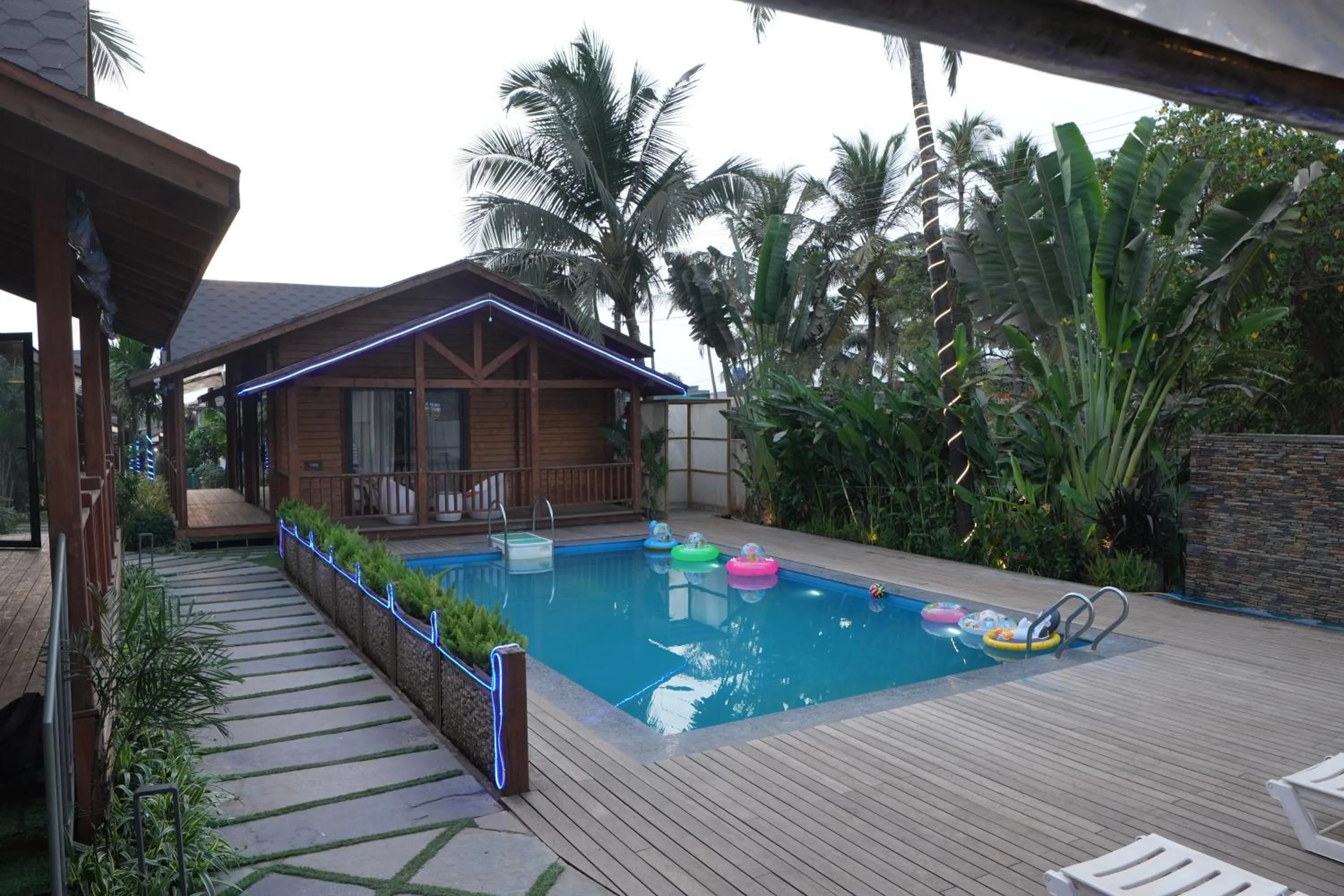 Foxoso Aaristo Baga Beach Resort