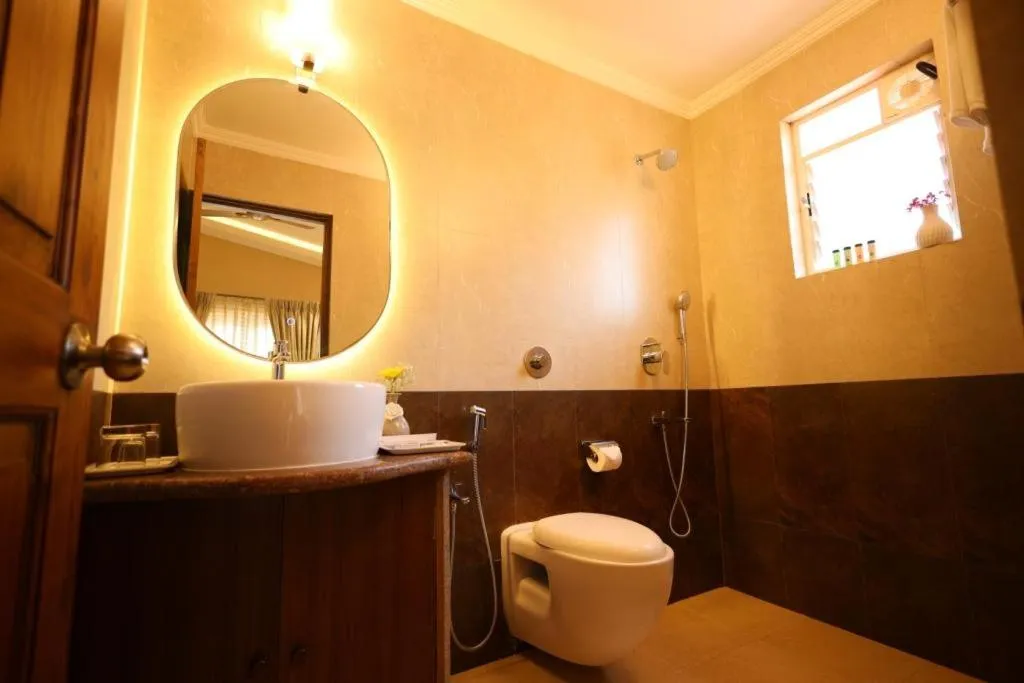 Bathroom in Foxoso Aaristo Baga Beach Resort