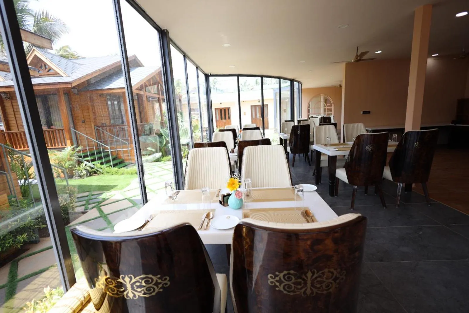 Dining area in Foxoso Aaristo Baga Beach Resort