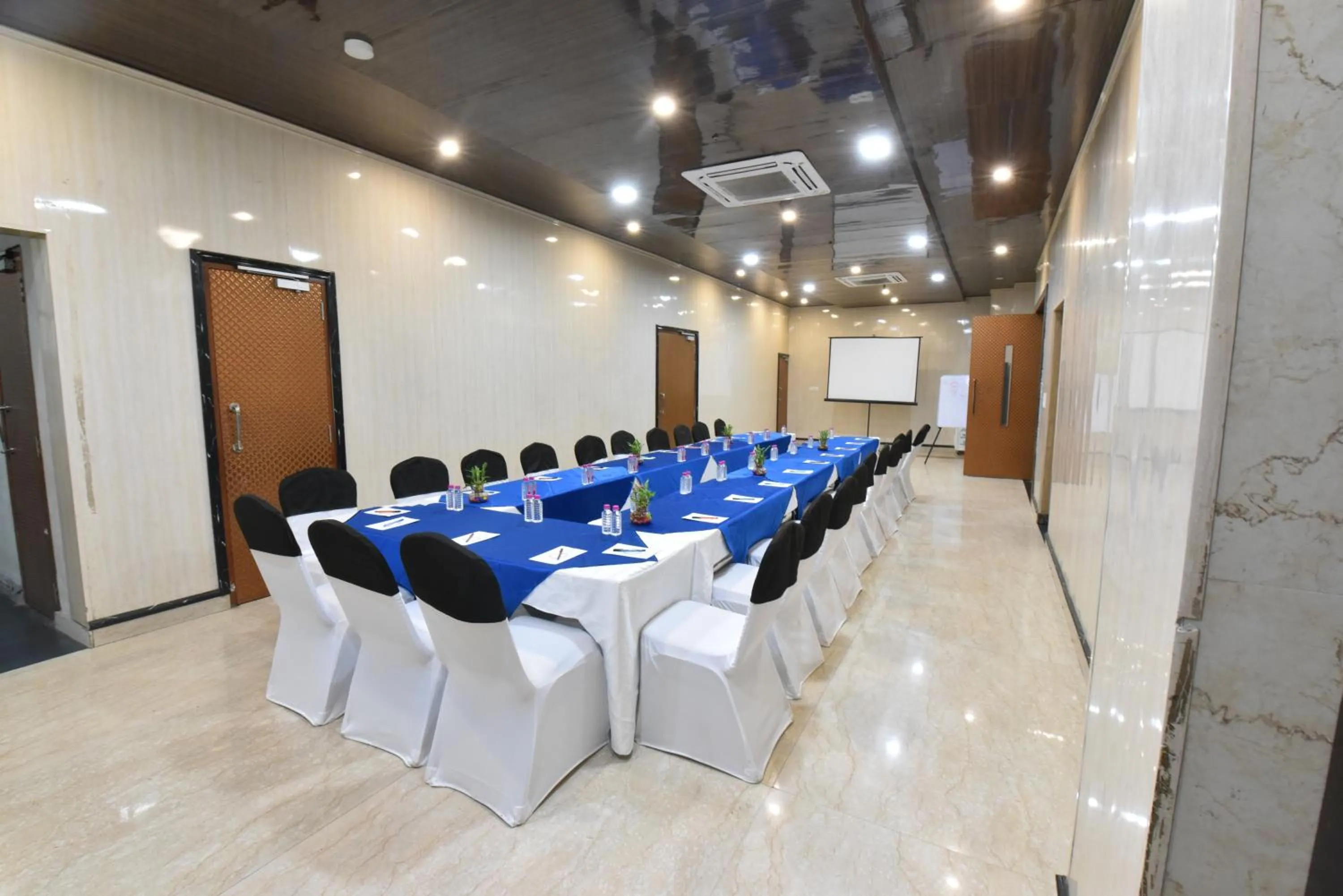 Meeting/conference room in Foxoso Fiori Hotel