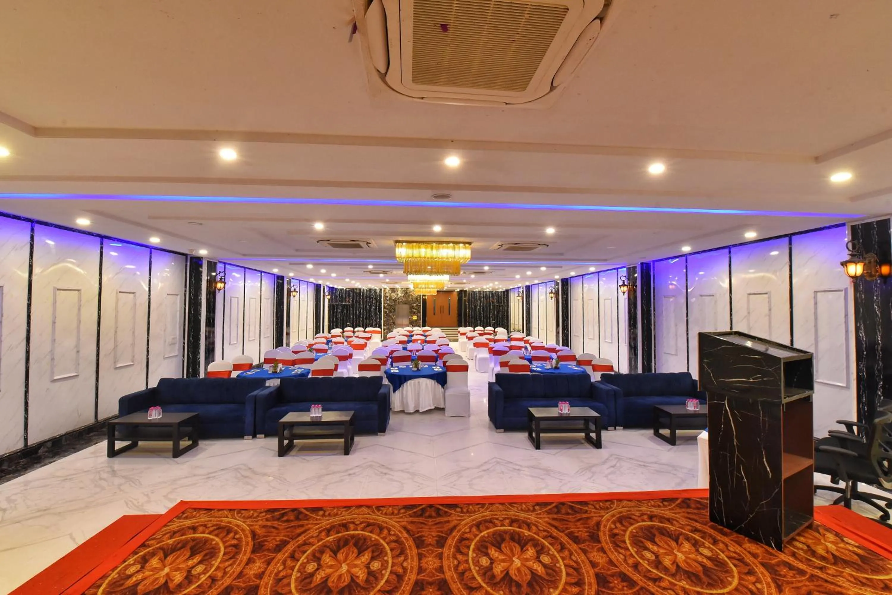 Banquet/Function facilities, Bed in Foxoso Fiori Hotel