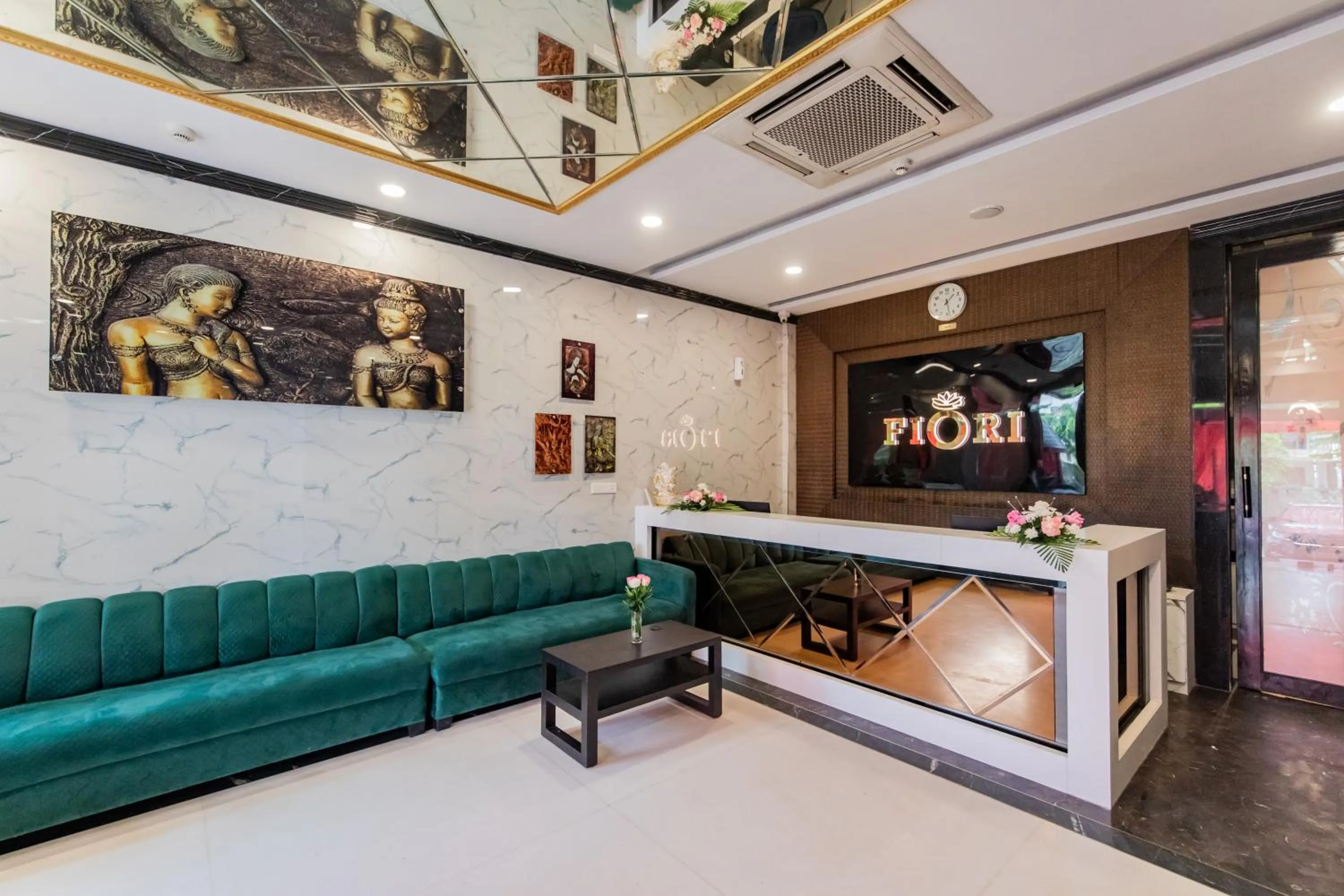 Lobby or reception in Foxoso Fiori Hotel