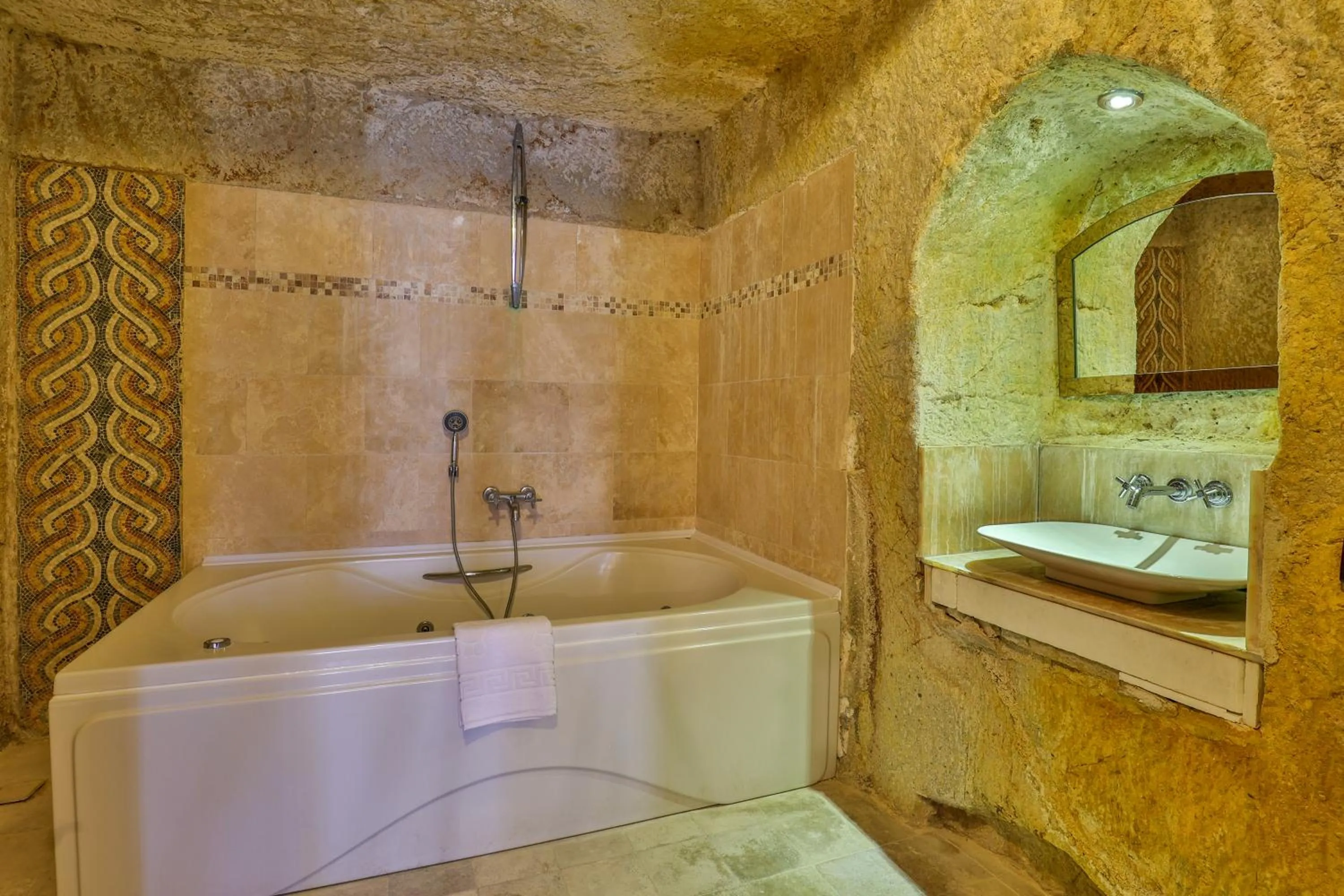 Hot Tub in Hotel Asia Minor