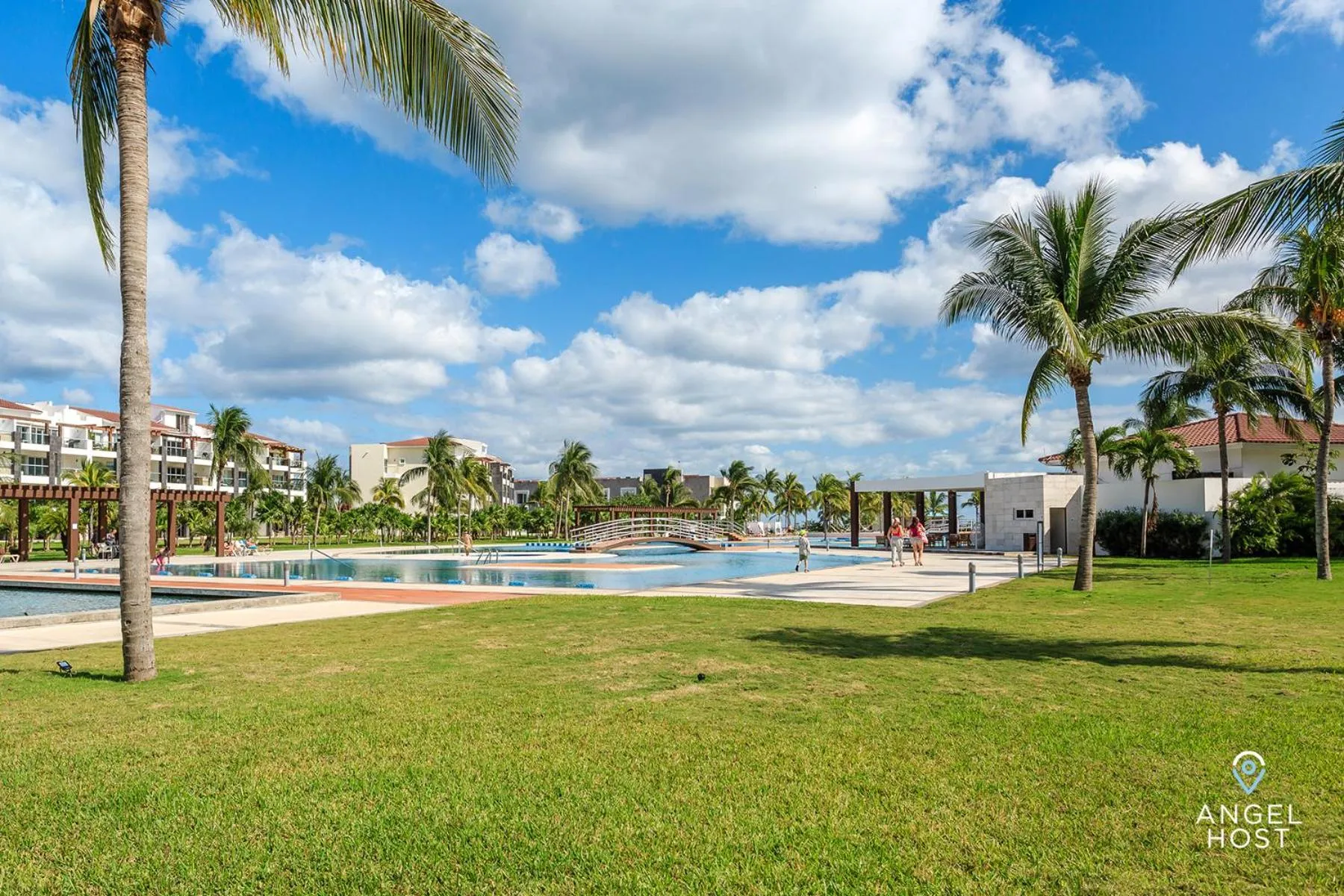 Spring in Luxury Condos at Mareazul Beachfront Complex with Resort-Style Amenities