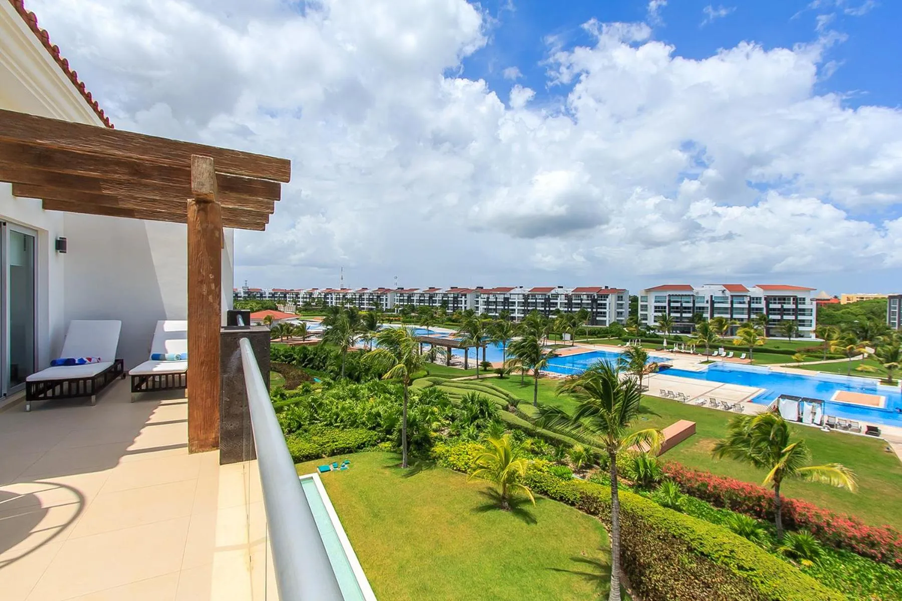 Swimming pool in Luxury Condos at Mareazul Beachfront Complex with Resort-Style Amenities