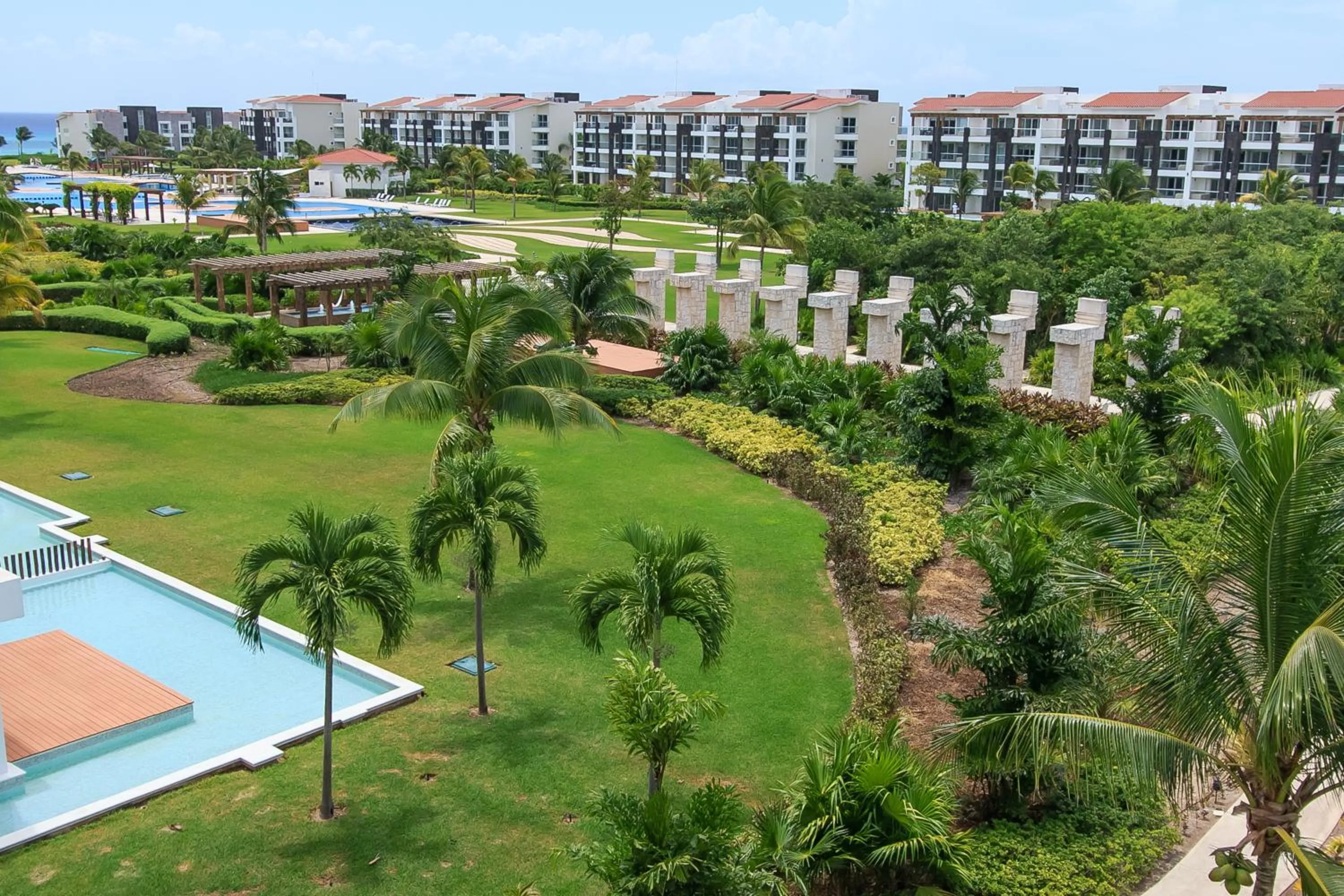 Area and facilities in Luxury Condos at Mareazul Beachfront Complex with Resort-Style Amenities
