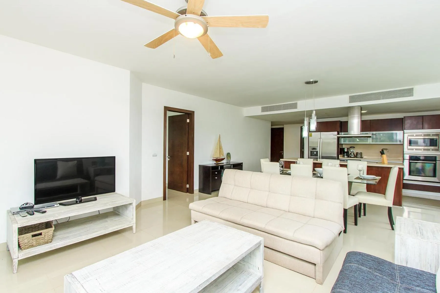 Communal lounge/ TV room in Luxury Condos at Mareazul Beachfront Complex with Resort-Style Amenities