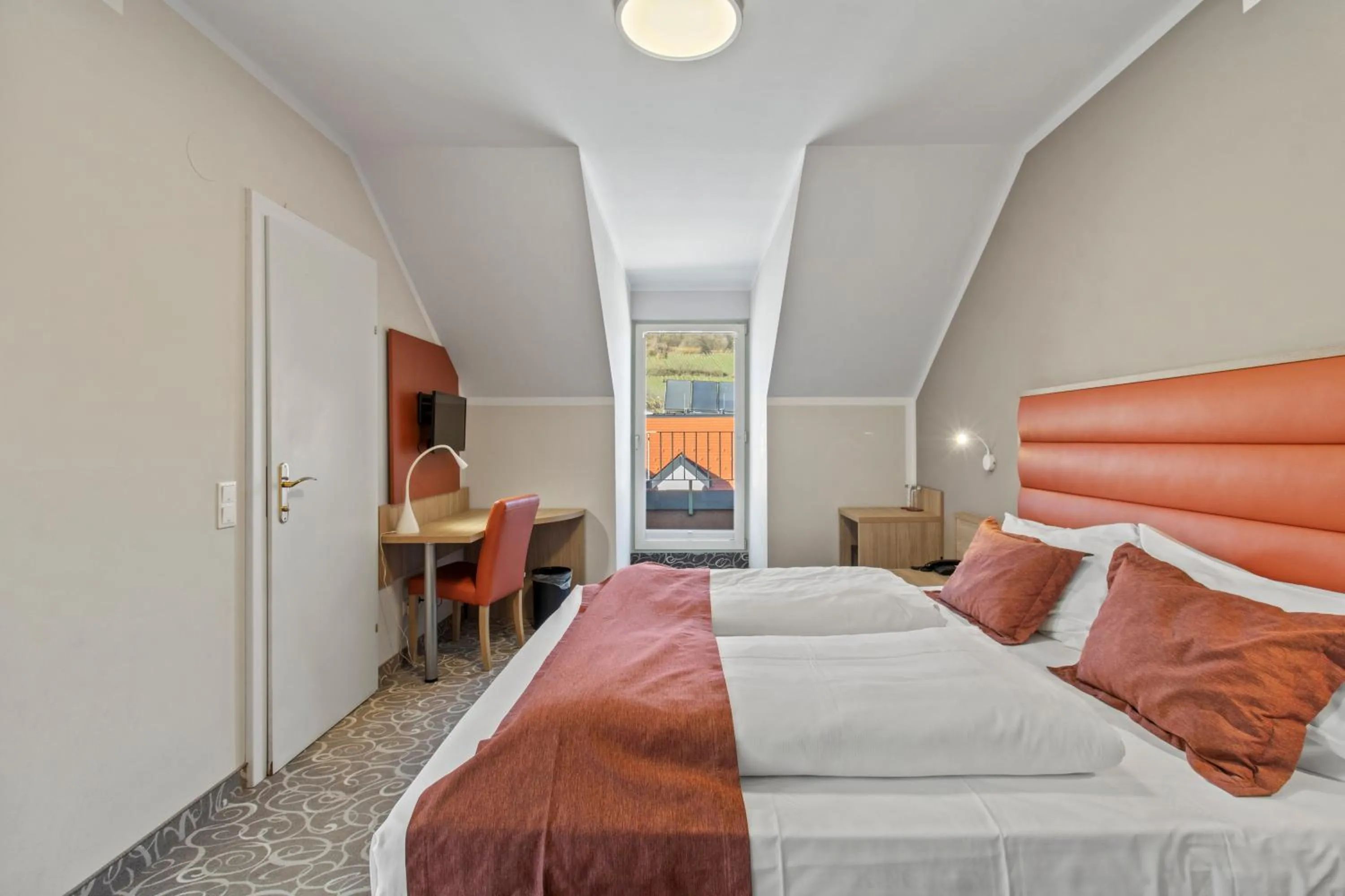 Bed in Schild Rooms - Self Check-in - Nature and Wine Area Vienna