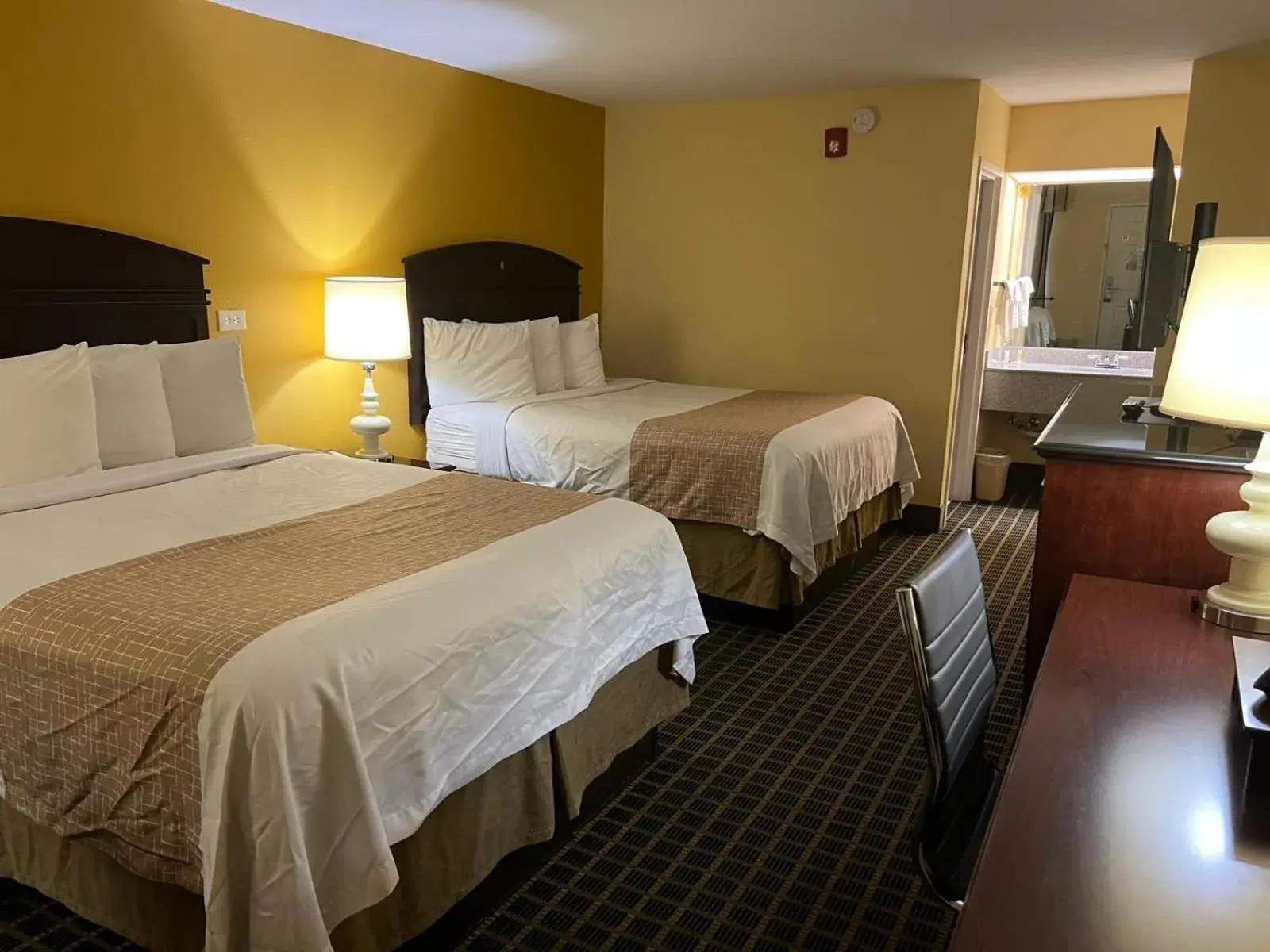 Queen Room in Travelinn Queen Room in Travelinn