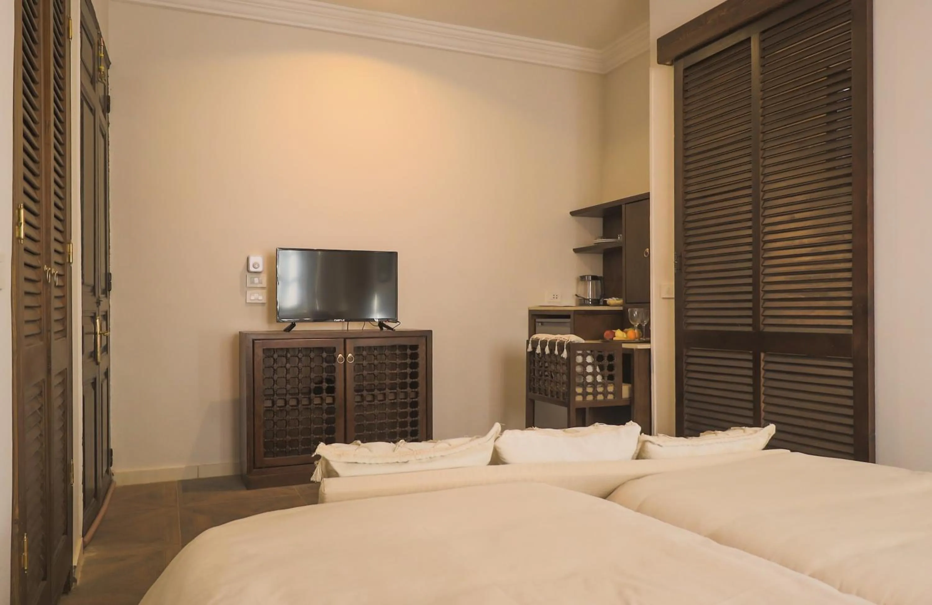 Bed in Al Wadi Hotel