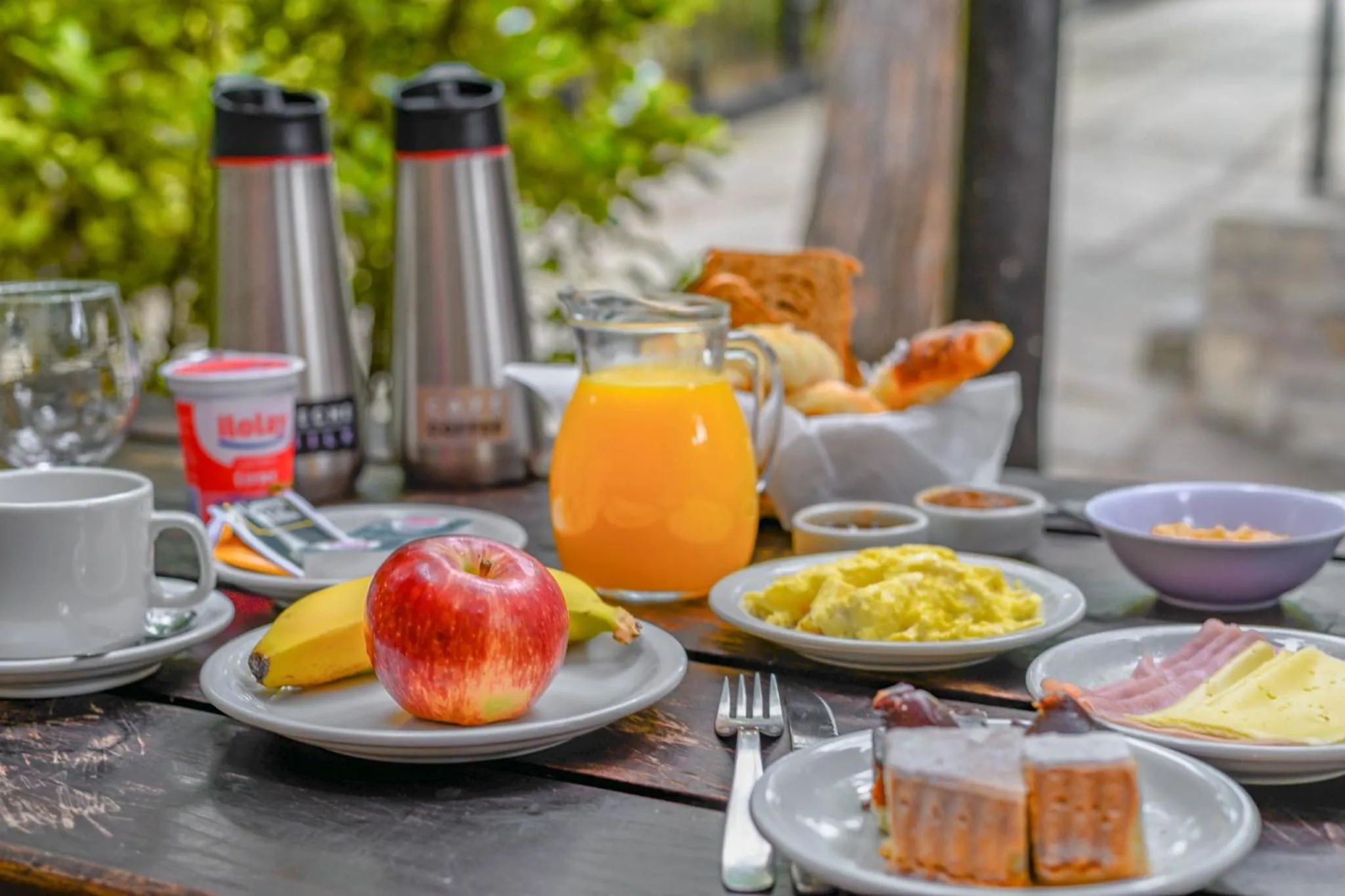 Breakfast in Carilo Hills by bund