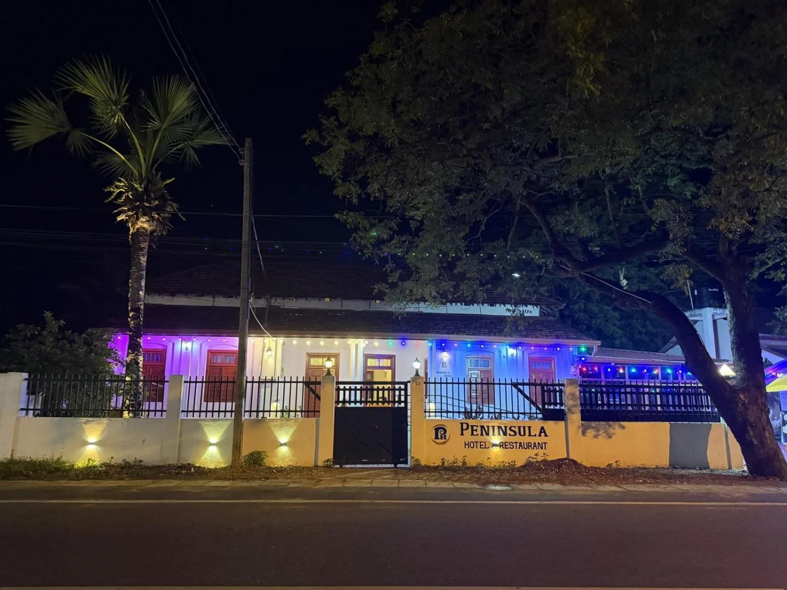 Swimming pool in Peninsula hotel