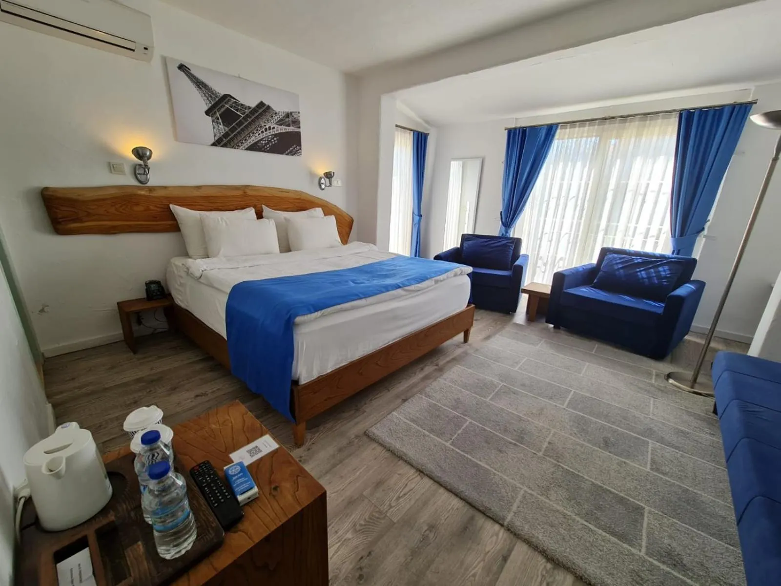 Photo of the whole room, Bed in Rebetiko Hotel