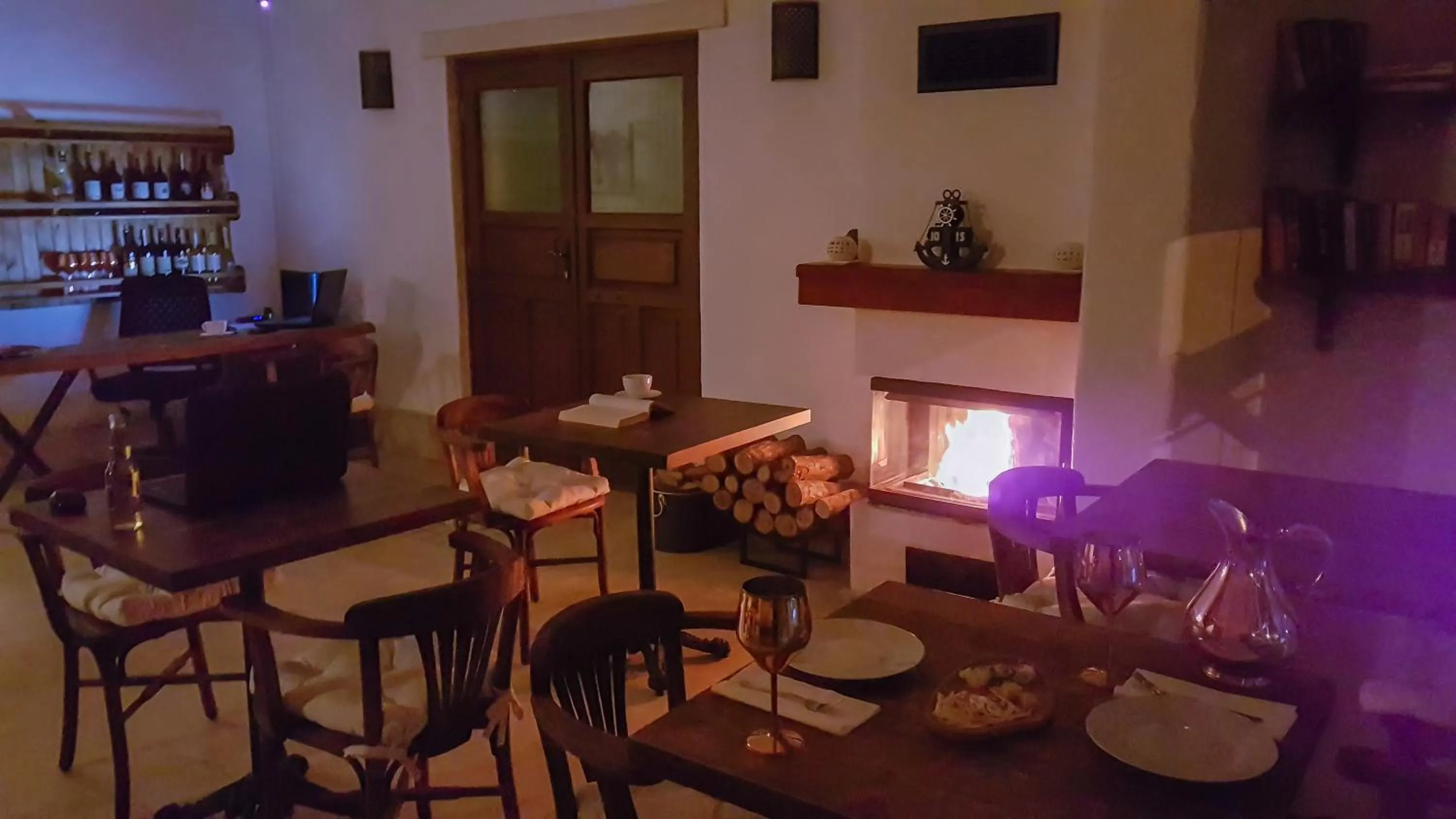 Restaurant/places to eat in Rebetiko Hotel