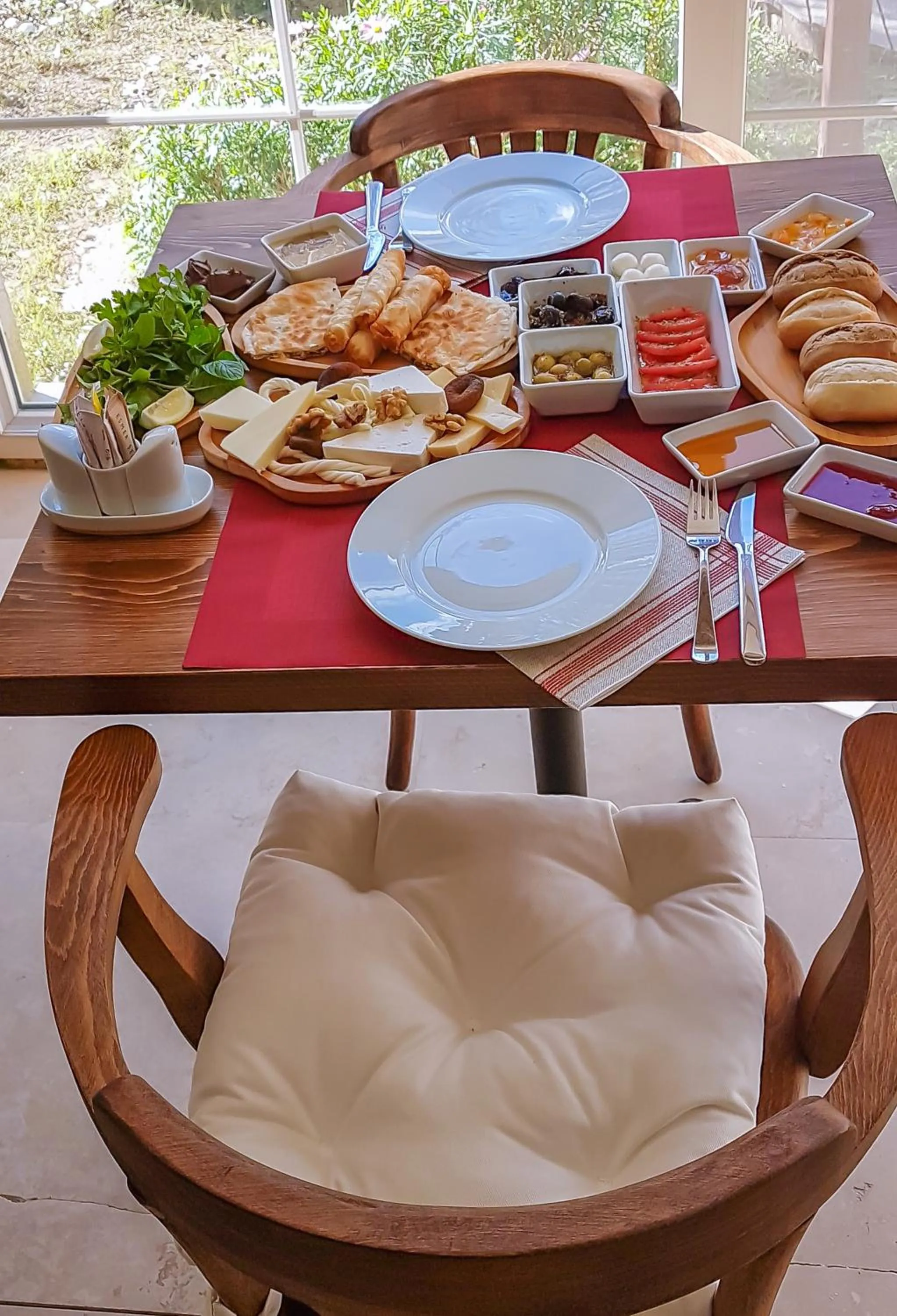 Food and drinks in Rebetiko Hotel