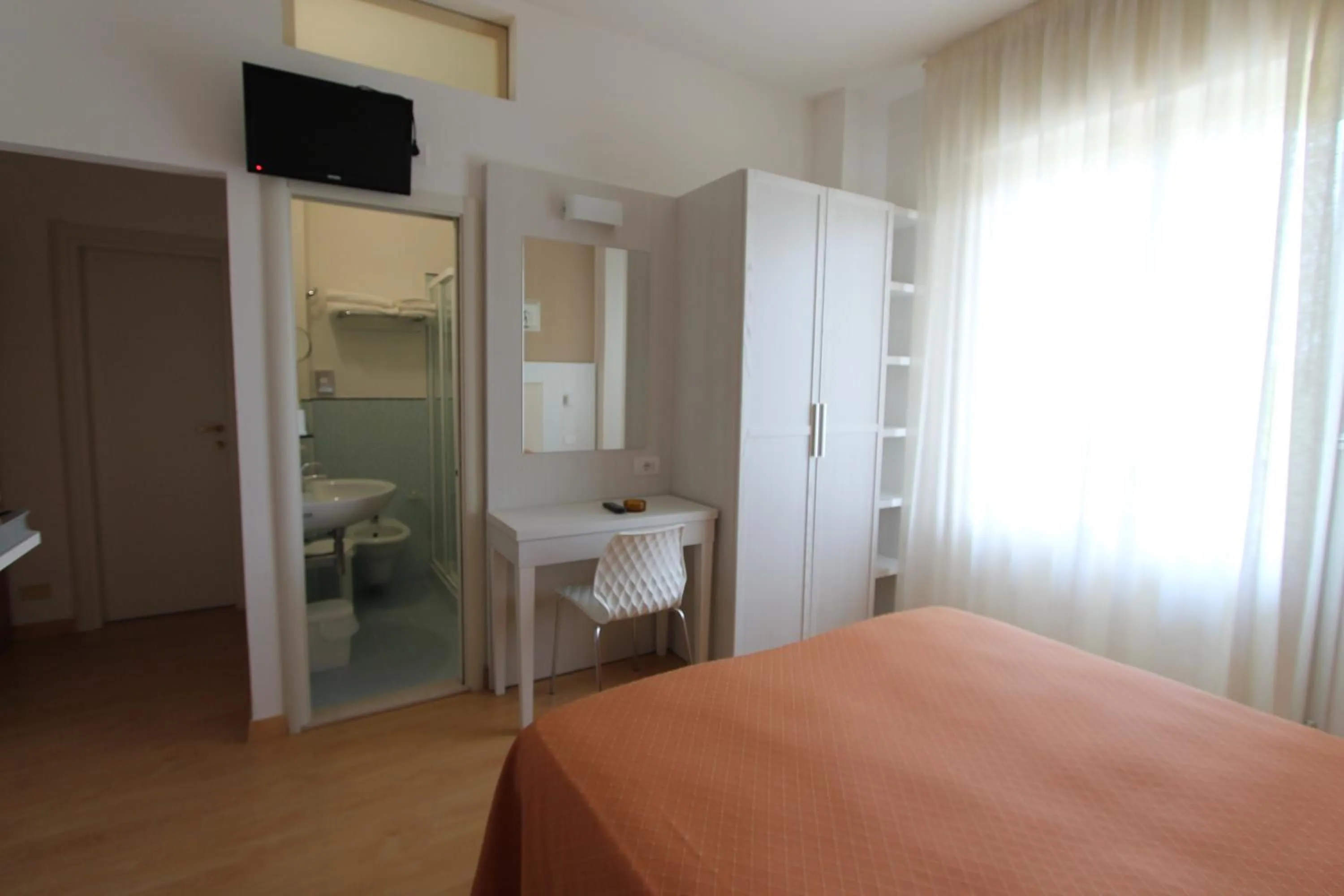 Photo of the whole room in Hotel Escorial