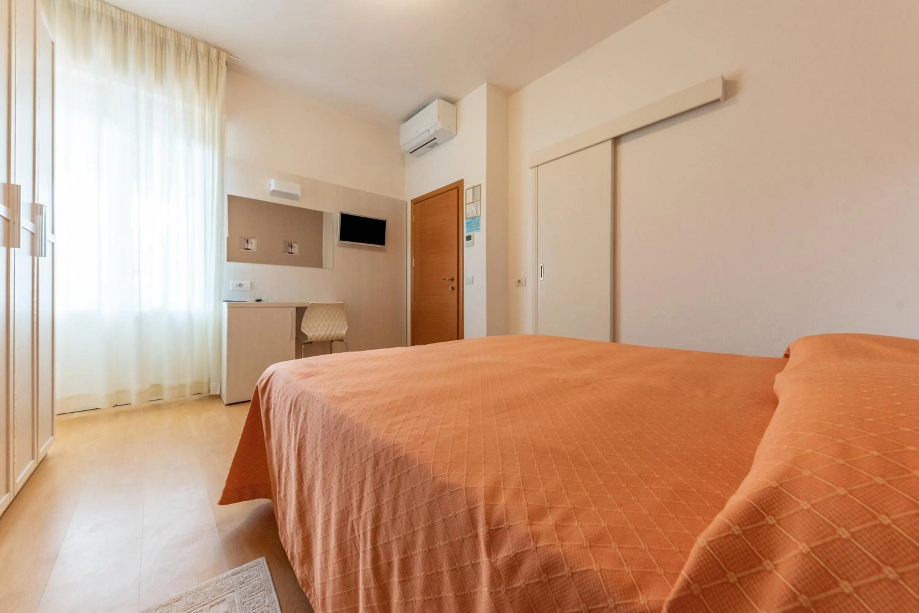 Photo of the whole room, Bed in Hotel Escorial