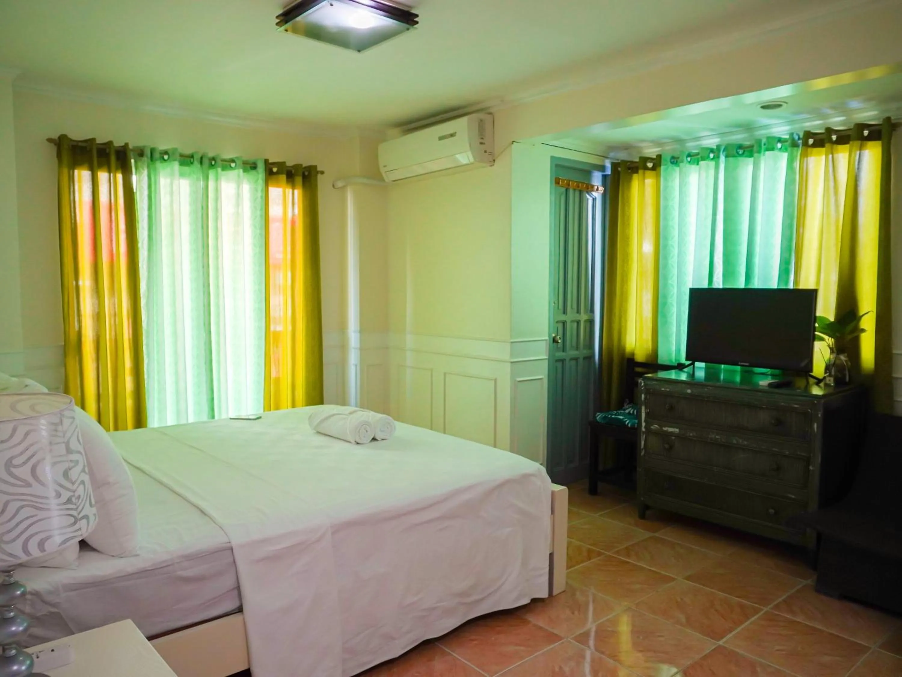 Photo of the whole room, Bed in Boracay Paradise Hotel
