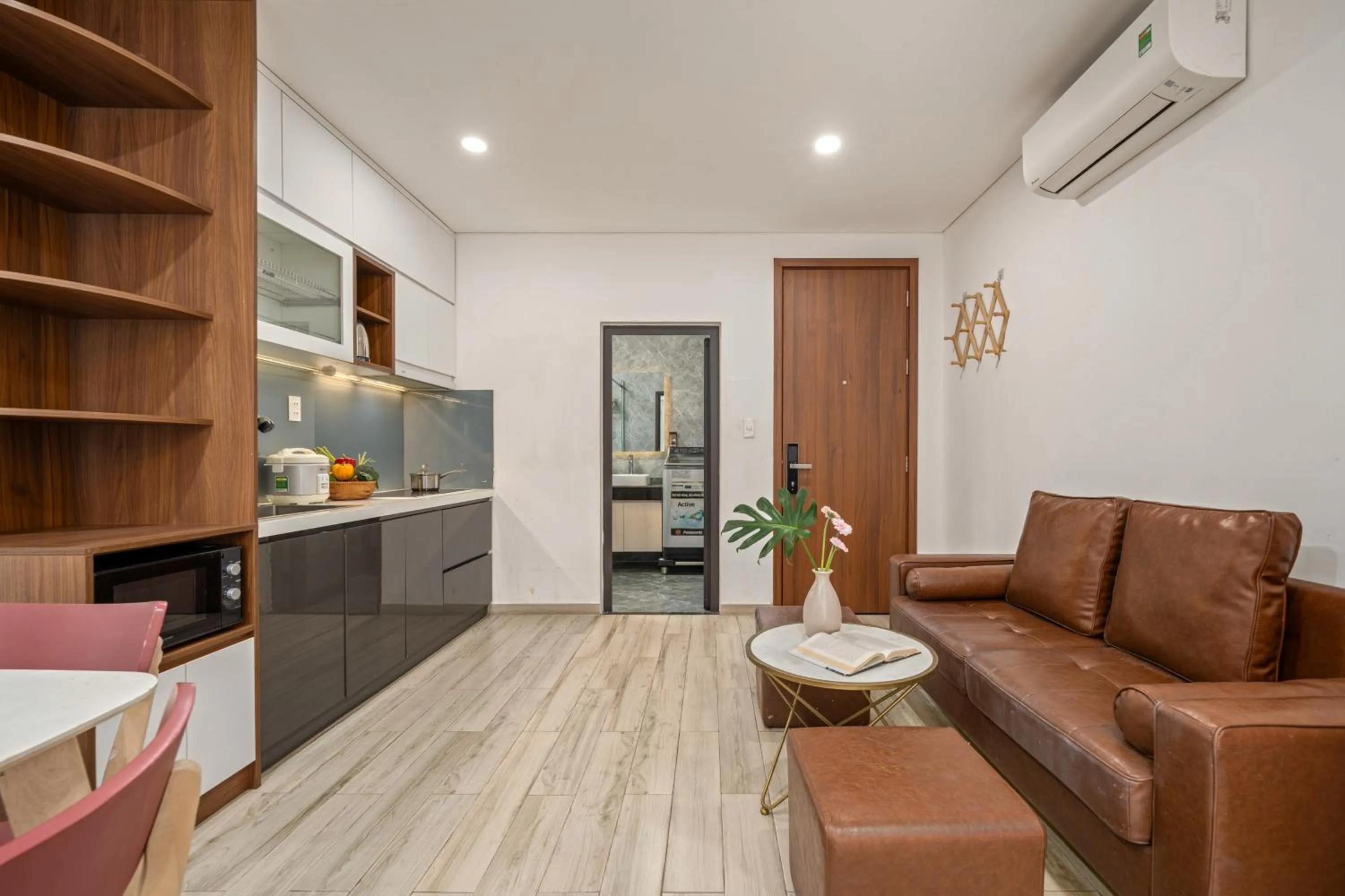 Photo of the whole room in Ben's House Boutique