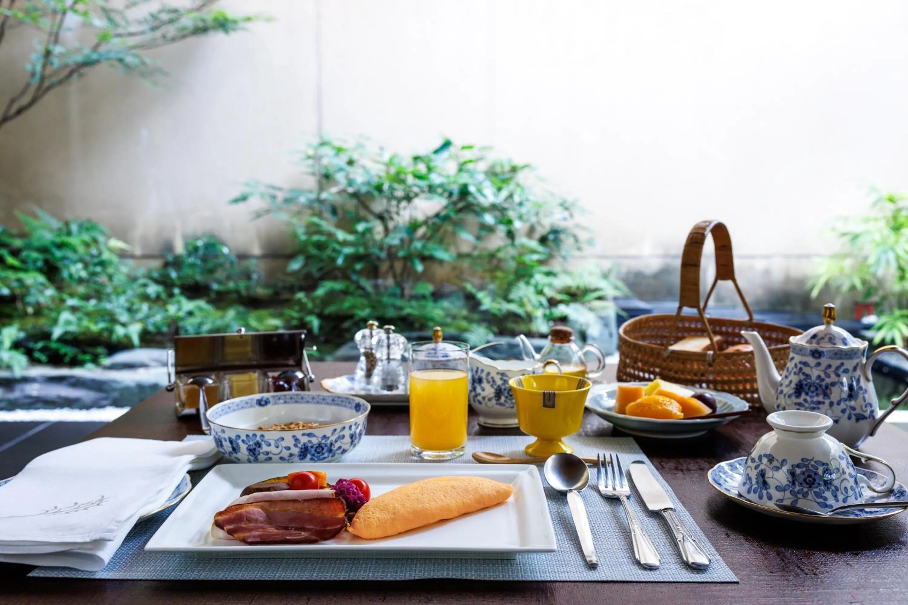 Breakfast in Hiiragiya