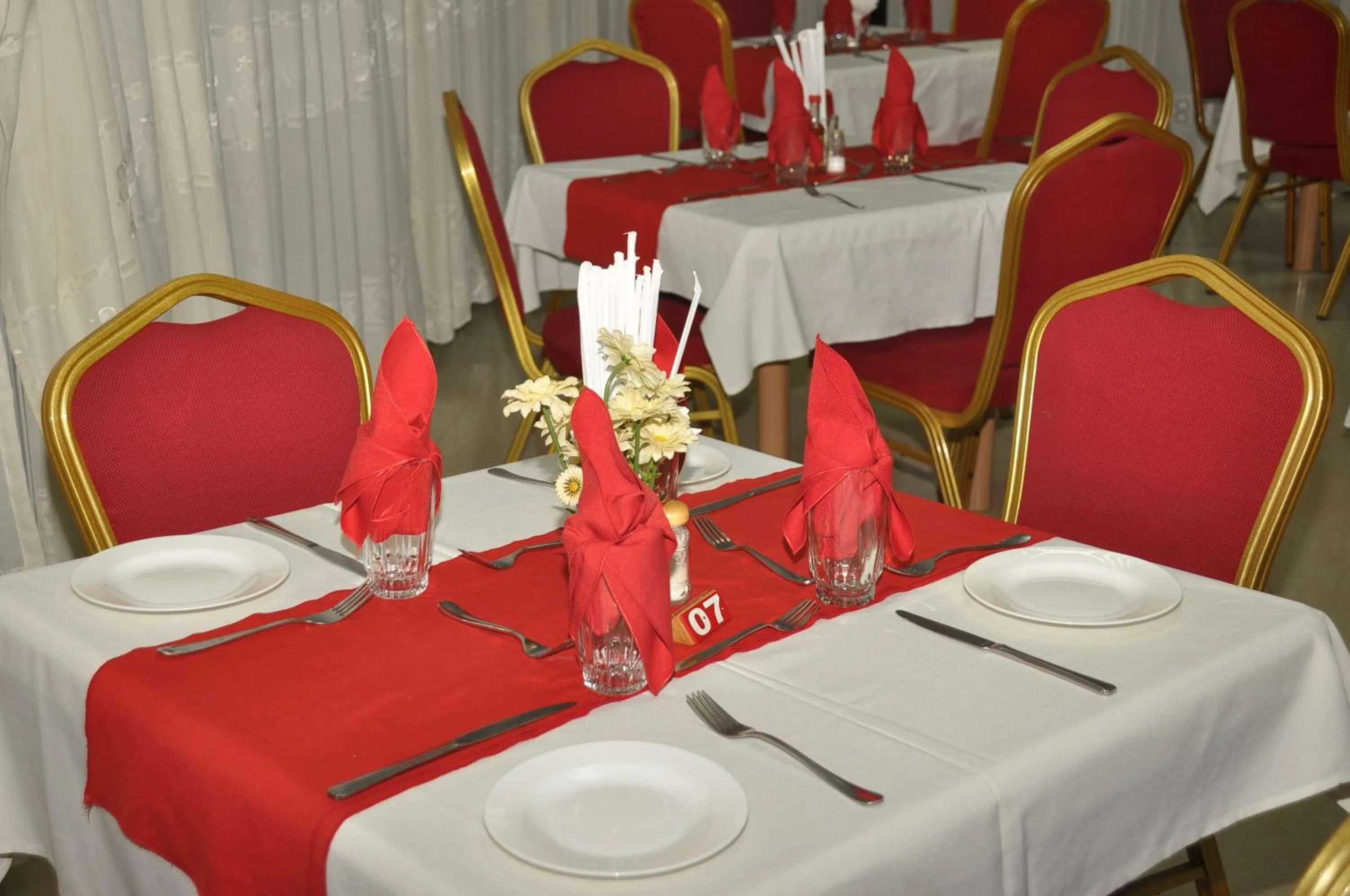 Restaurant/places to eat in Eureka Place Hotel Kampala