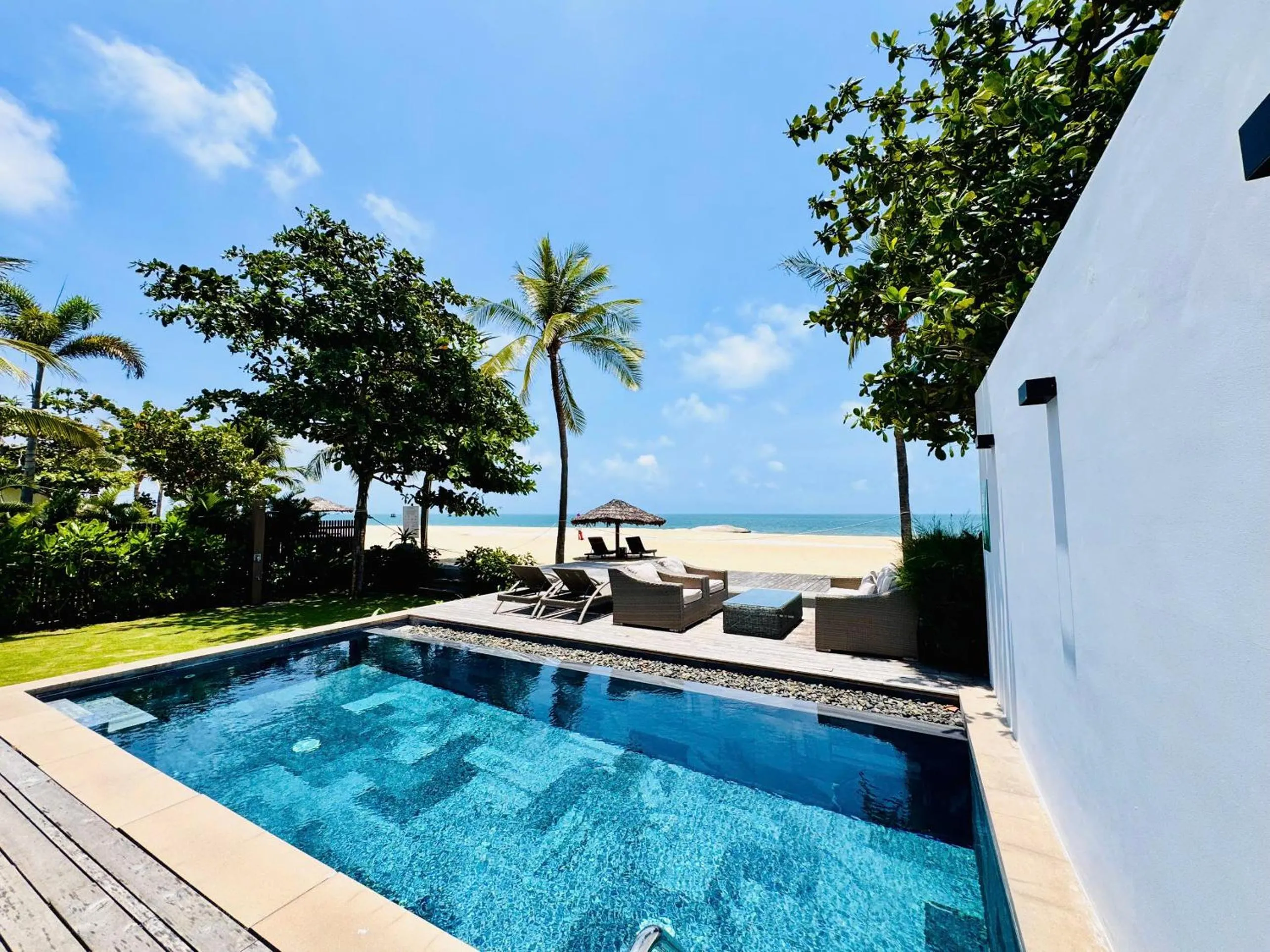 Beachfront 4 Bedrooms private pool villa Sanctuary Ho Tram resort