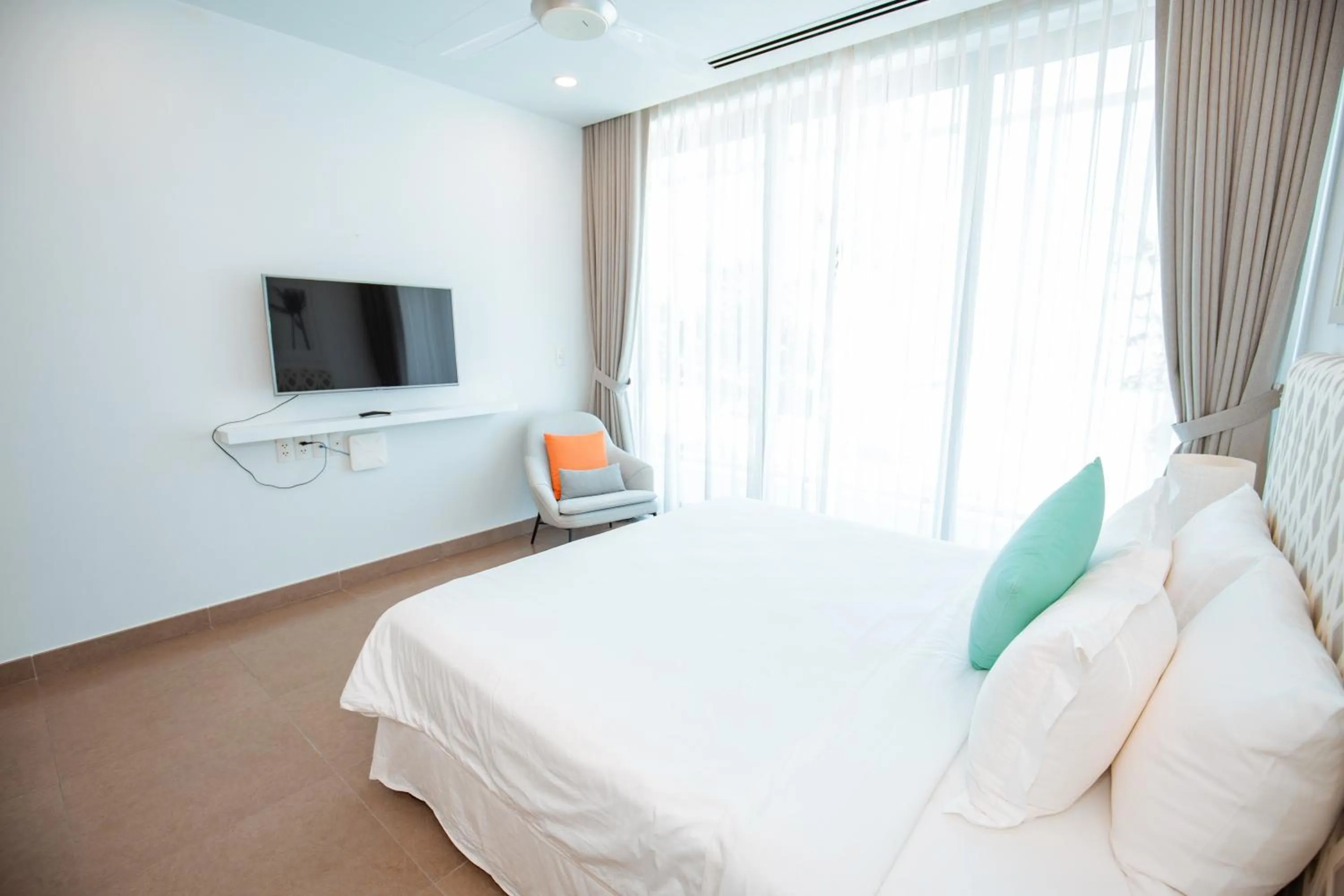 Bed in Beachfront 4 Bedrooms private pool villa Sanctuary Ho Tram resort