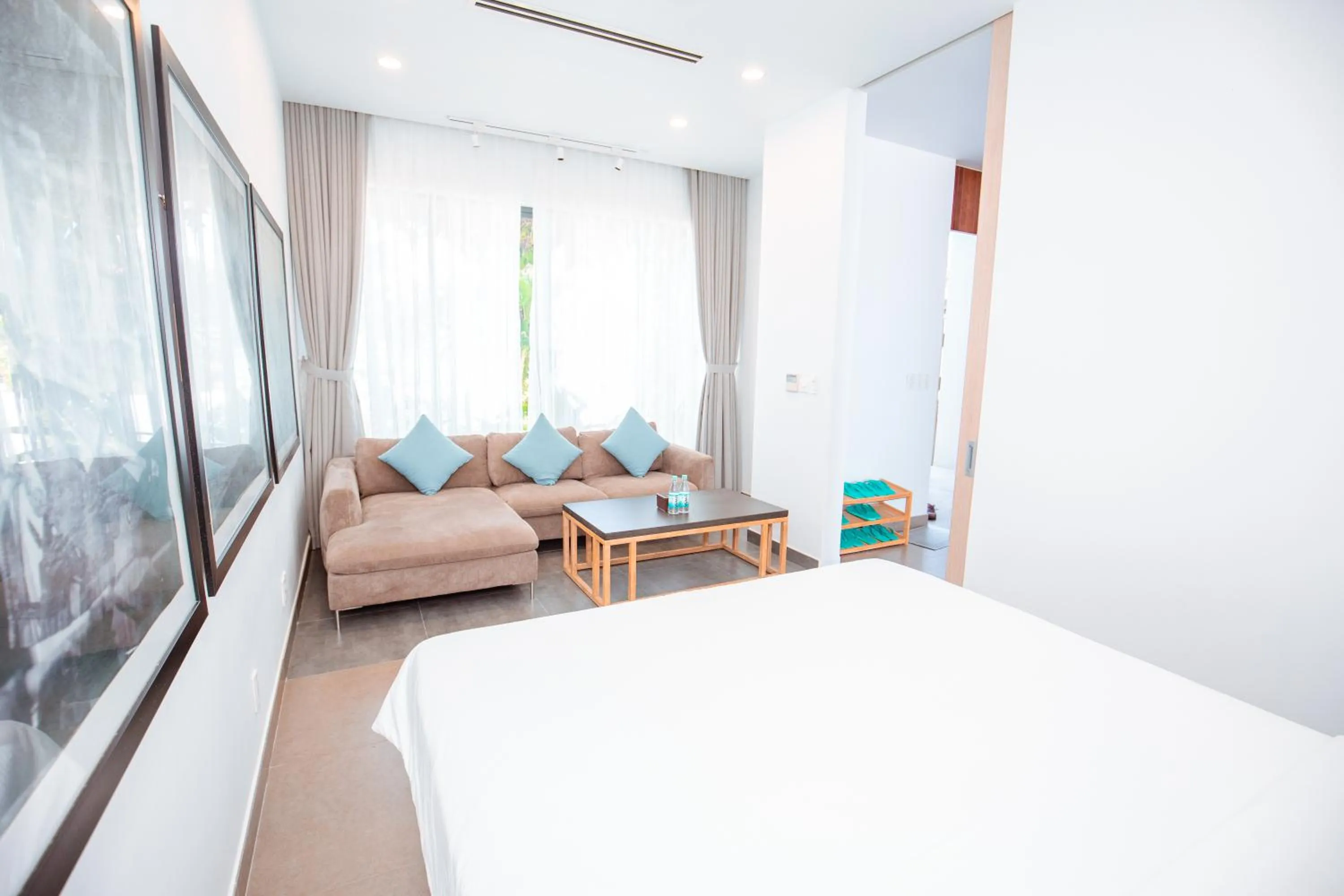 Bed in Beachfront 4 Bedrooms private pool villa Sanctuary Ho Tram resort