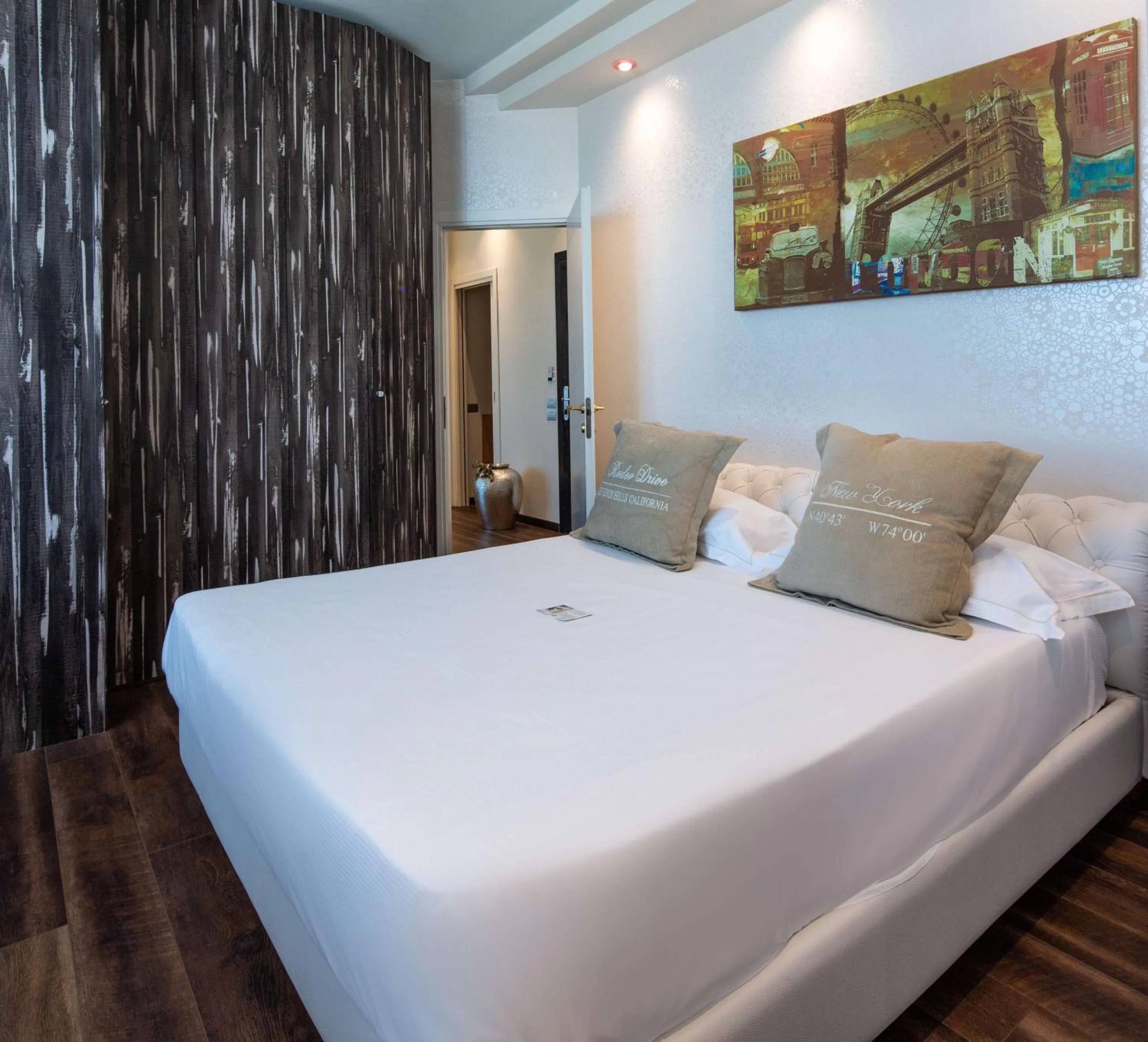 Photo of the whole room, Bed in Best Western Maison B Hotel