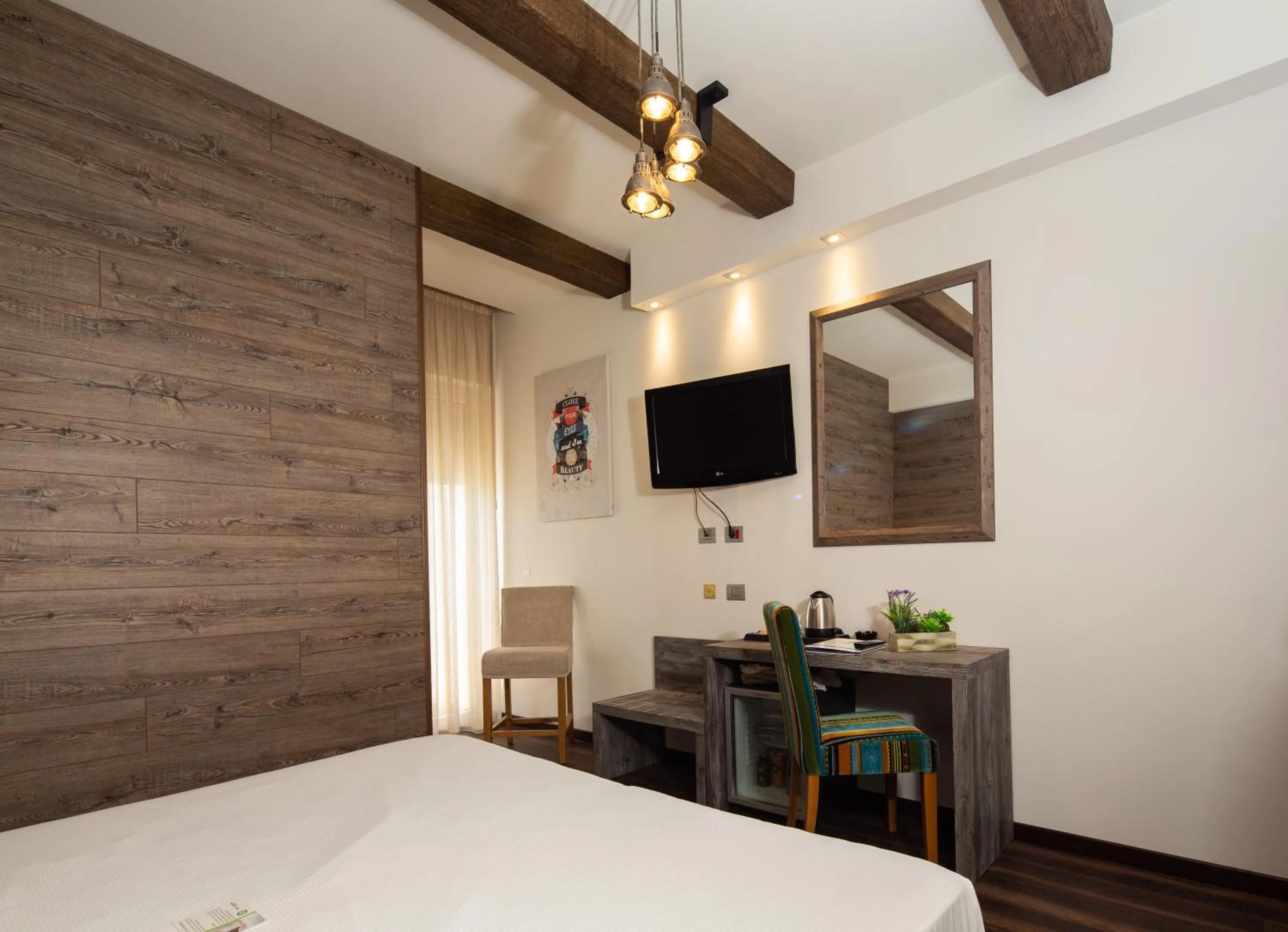 TV and multimedia, Bed in Best Western Maison B Hotel