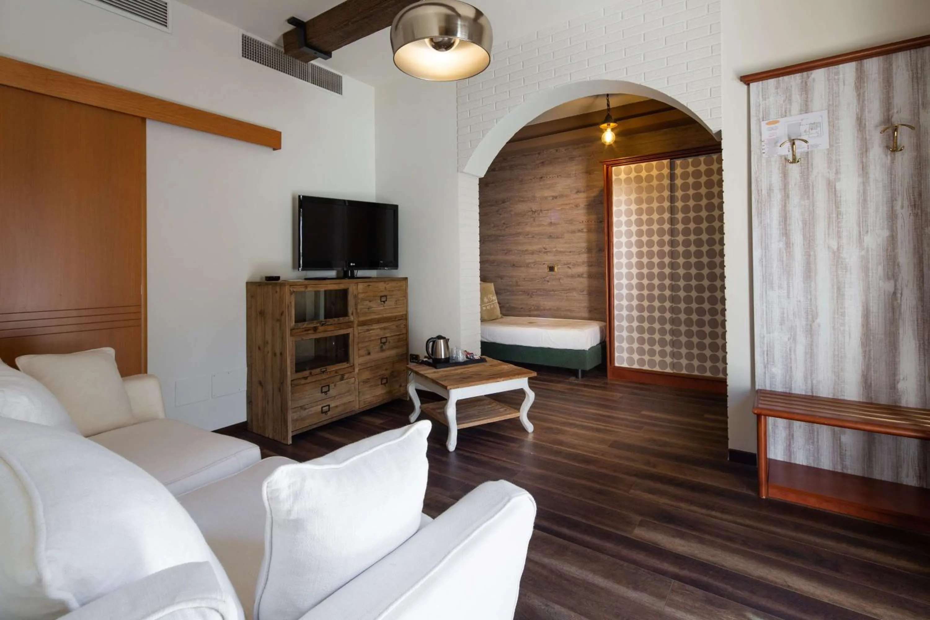 Photo of the whole room, Bed in Best Western Maison B Hotel