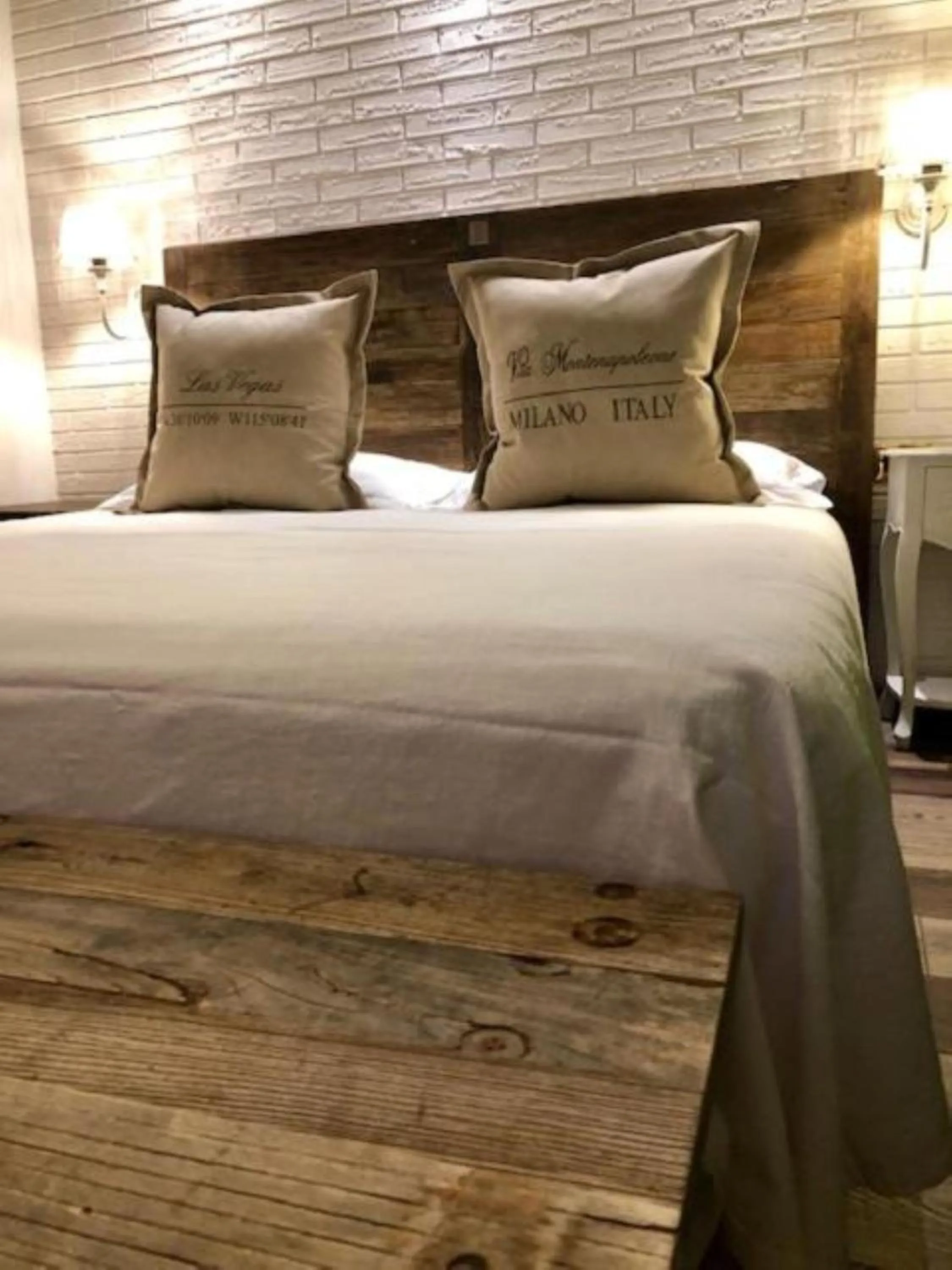 Bed in Best Western Maison B Hotel