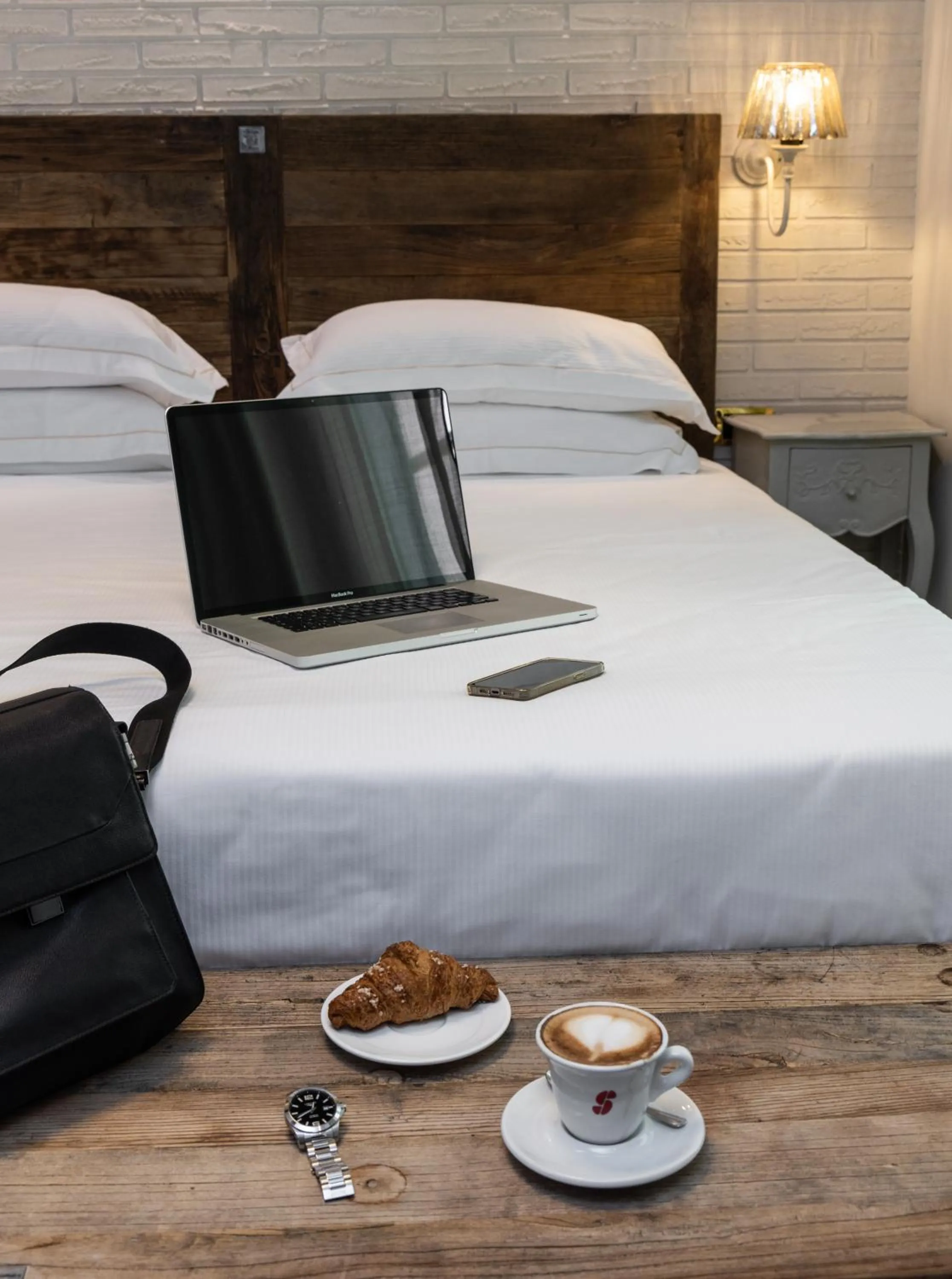 Bed in Best Western Maison B Hotel