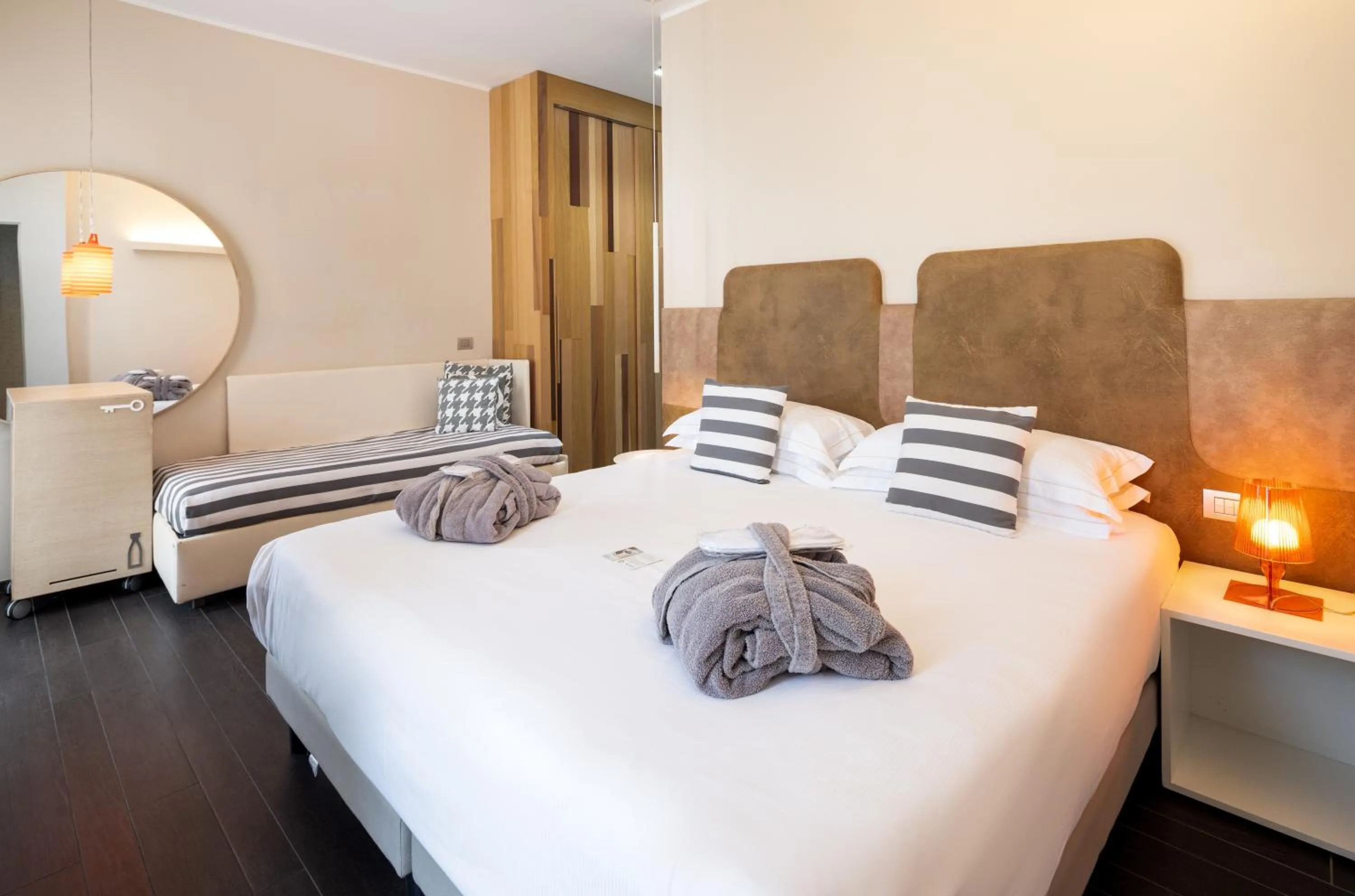 Bed in Best Western Maison B Hotel