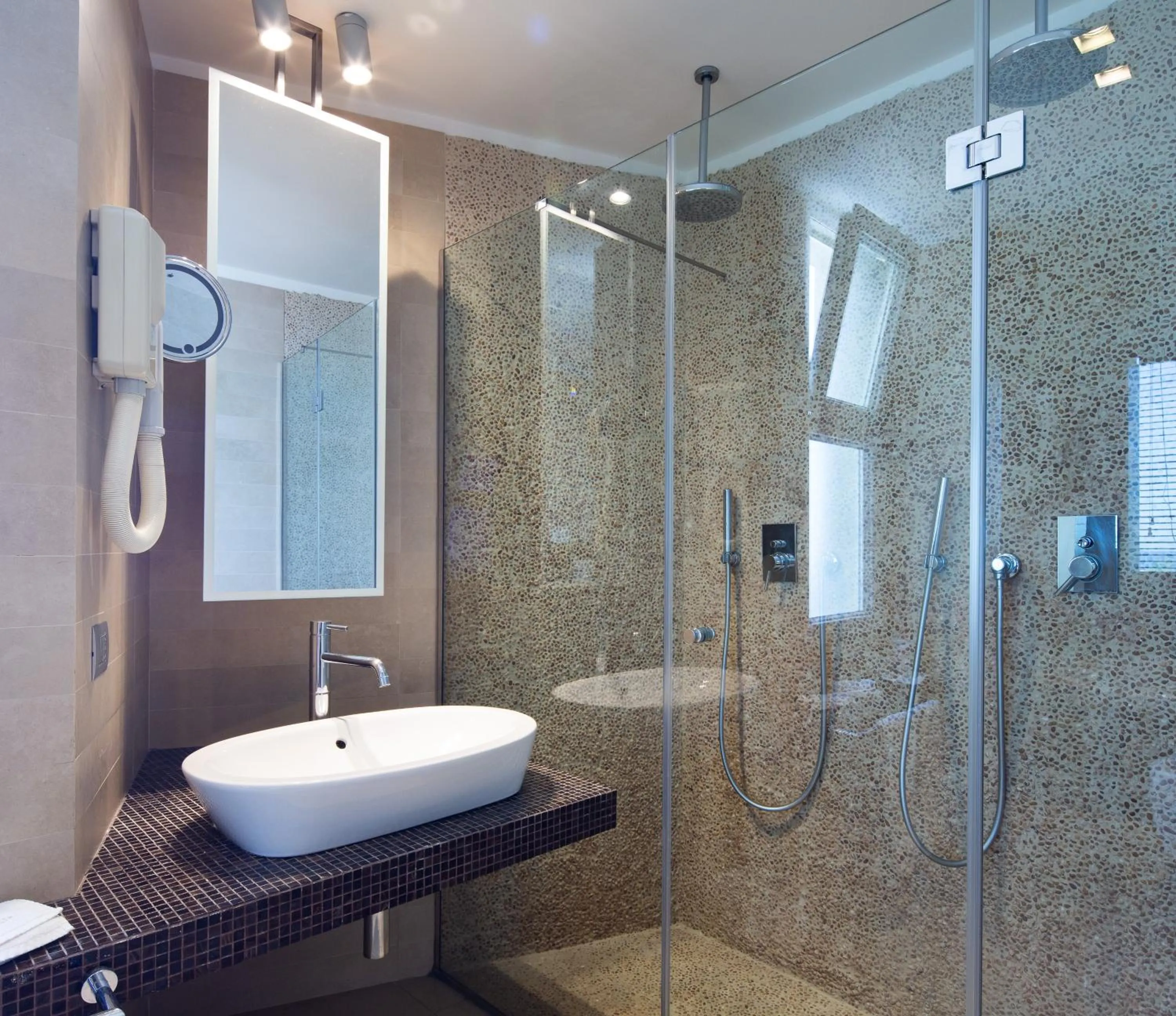 Shower in Best Western Maison B Hotel