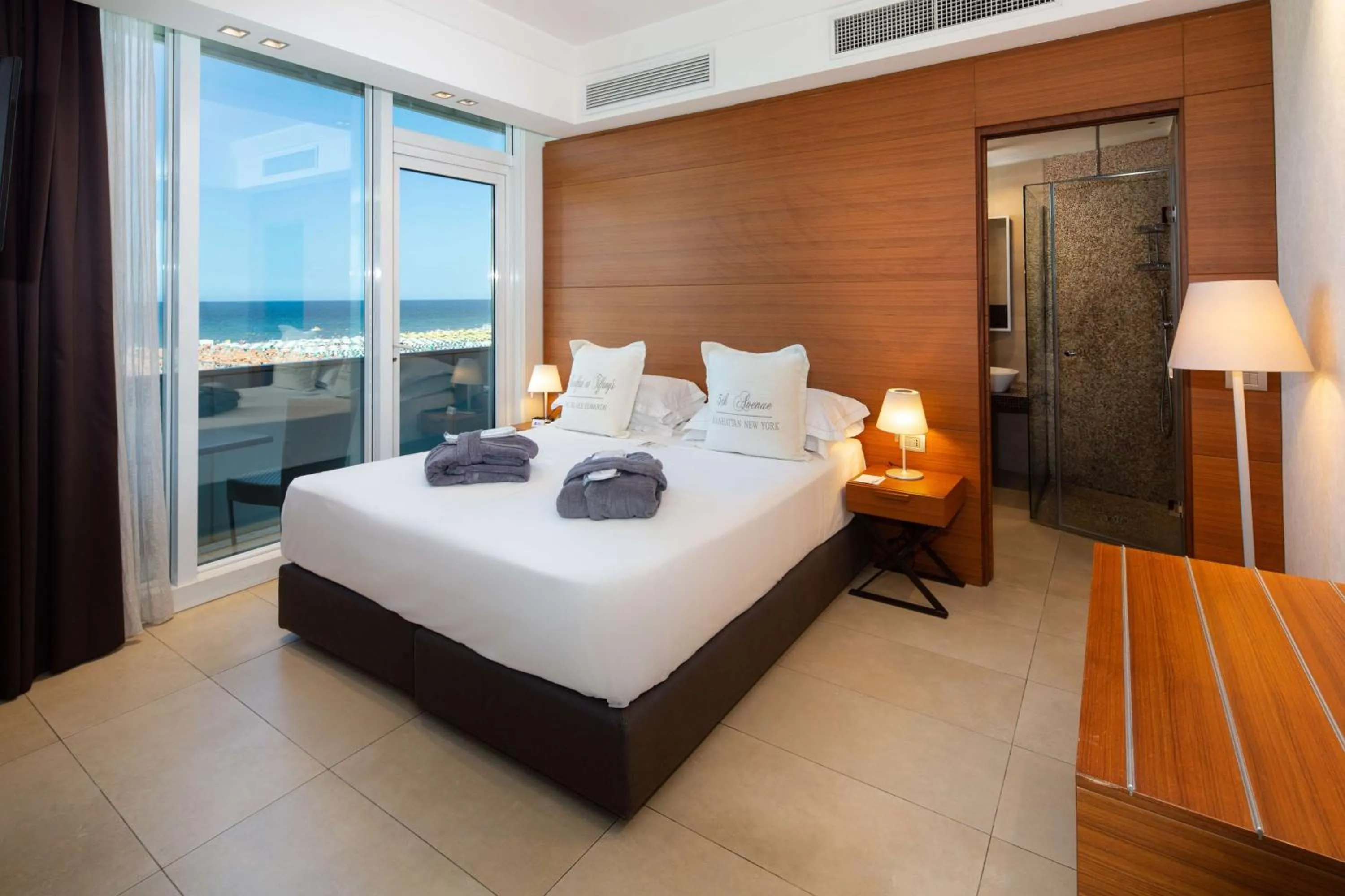 Photo of the whole room, Bed in Best Western Maison B Hotel