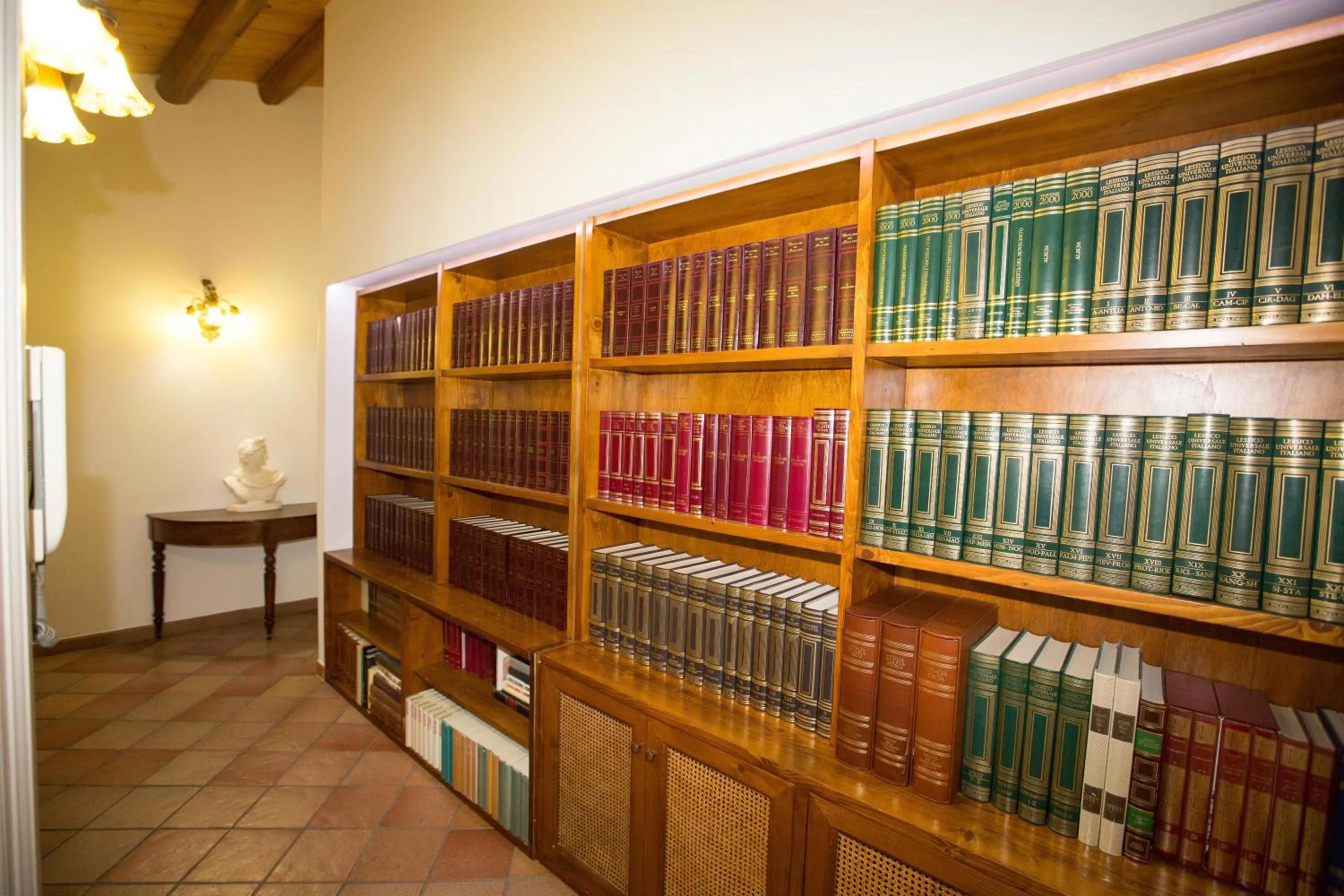 Library in Palazzo Raho