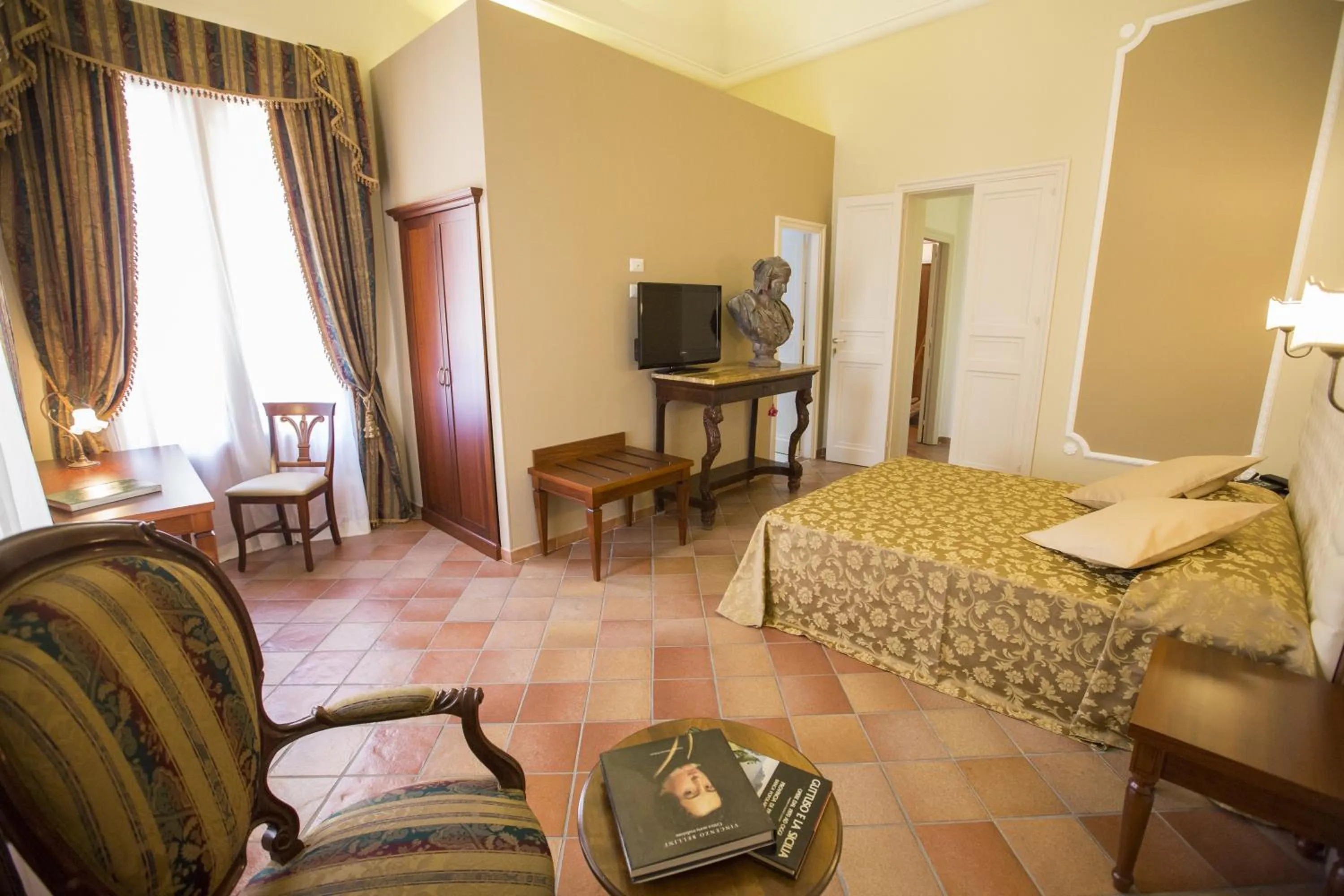 Photo of the whole room, Bed in Palazzo Raho