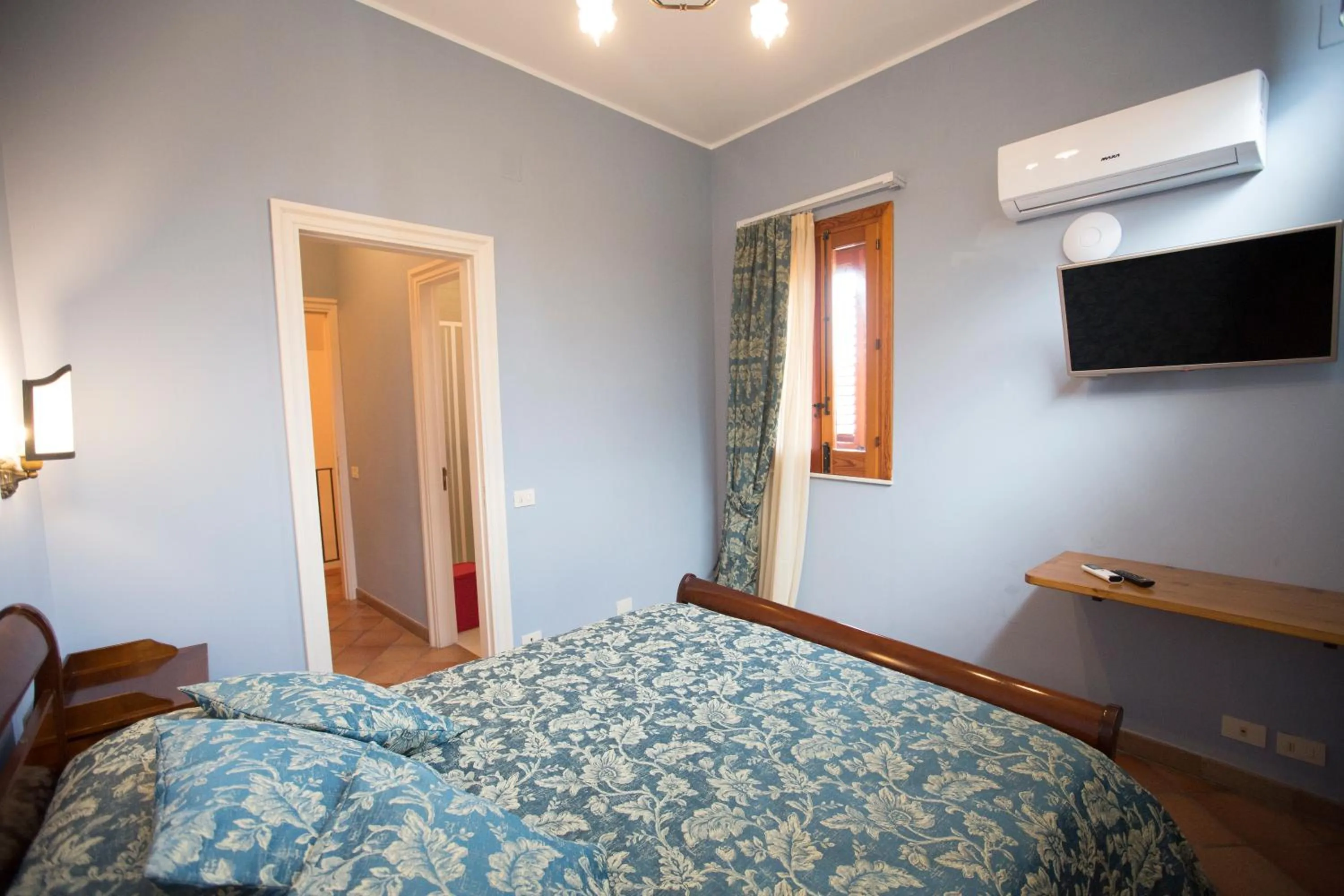 Photo of the whole room, Bed in Palazzo Raho