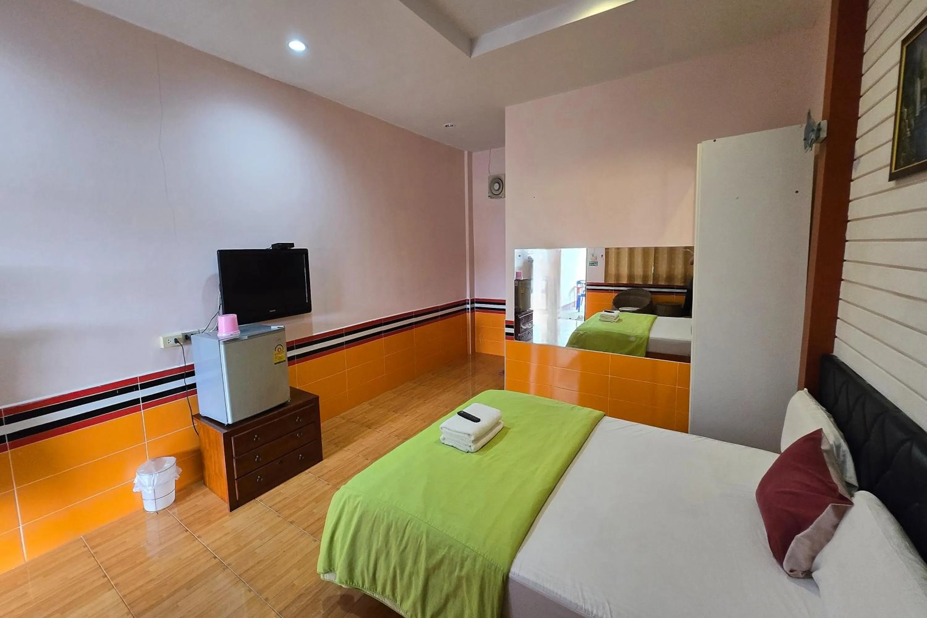 Bedroom, Bed in KhiangLe Resort 1