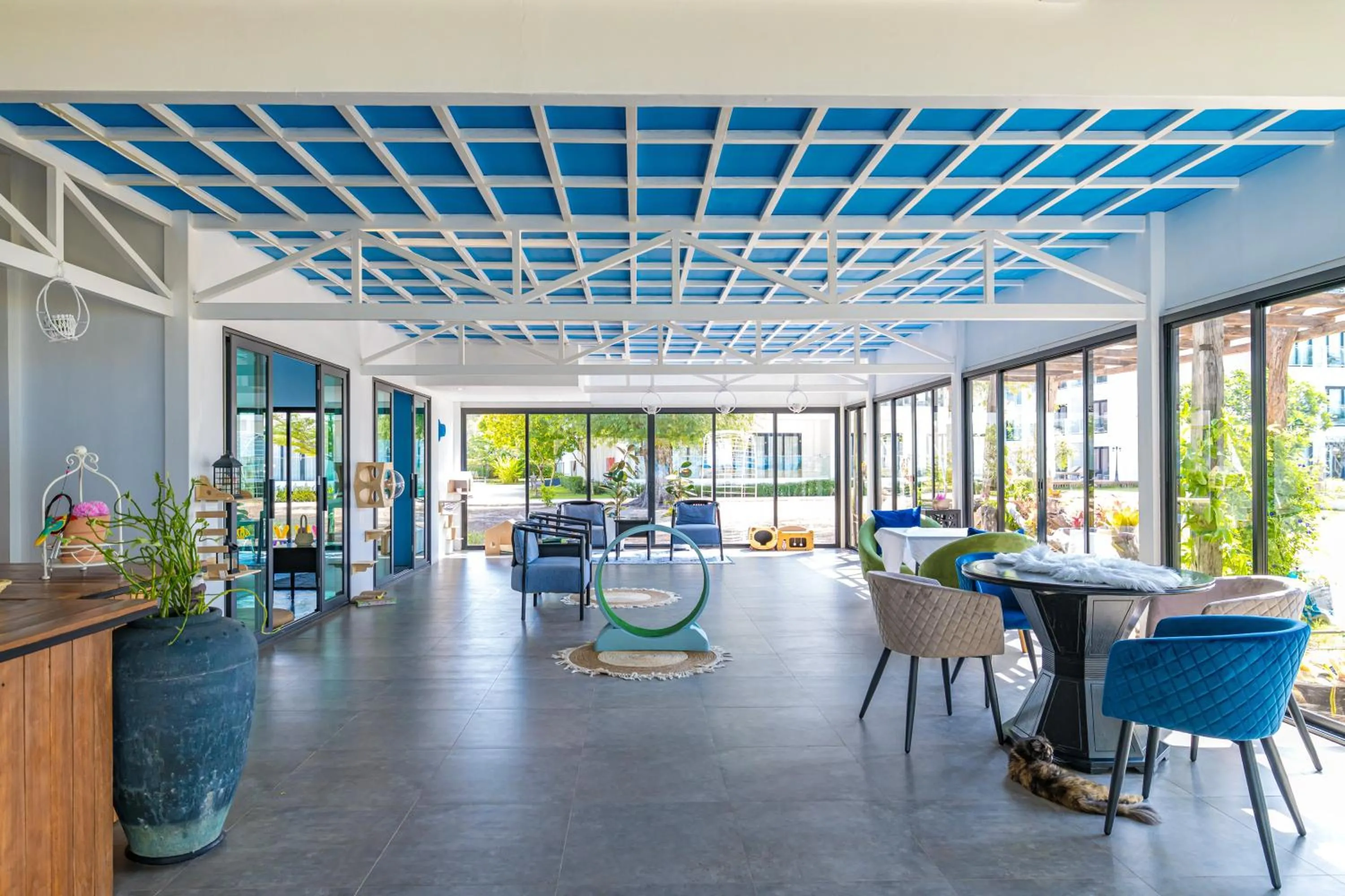 Communal lounge/ TV room in BJ & Radisson Sea View Hotel