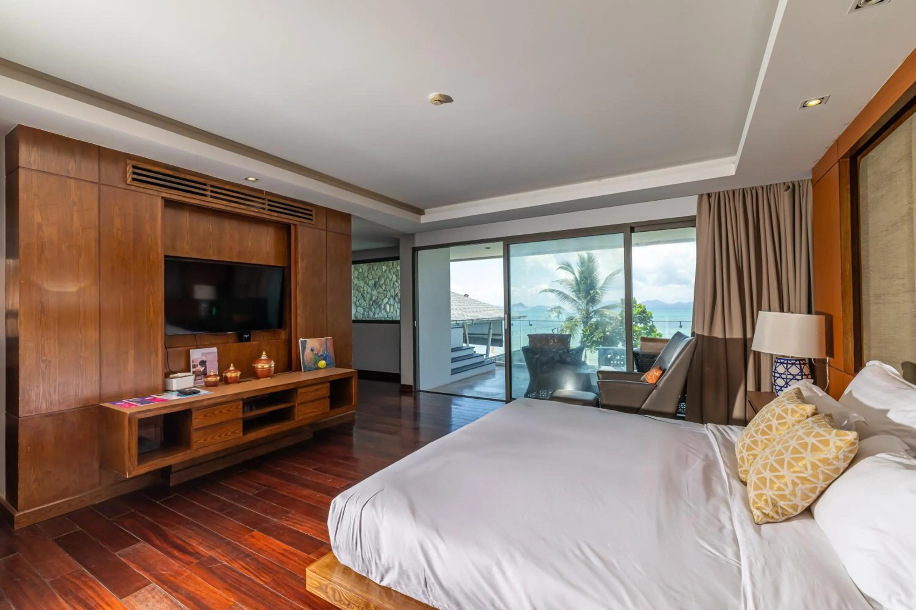 Communal lounge/ TV room, Bed in Phuket Moonlit Bay Seaview Resort & Spa