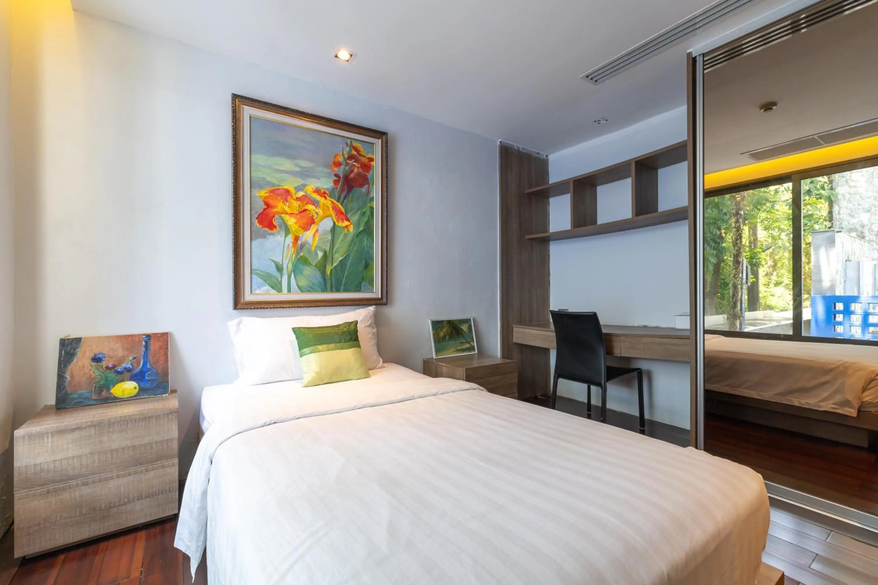 Bed in Phuket Moonlit Bay Seaview Resort & Spa